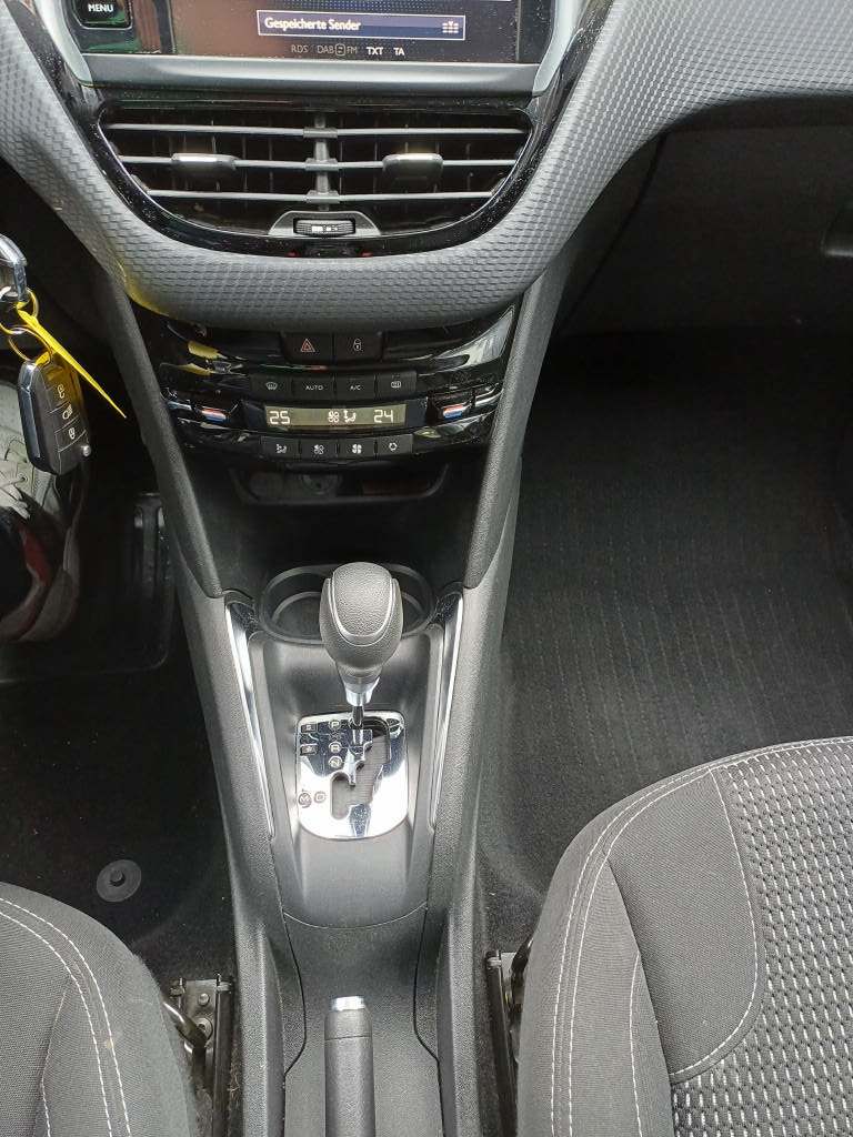 PEUGEOT 208 1.2 PureTech Allure S/S-image-7