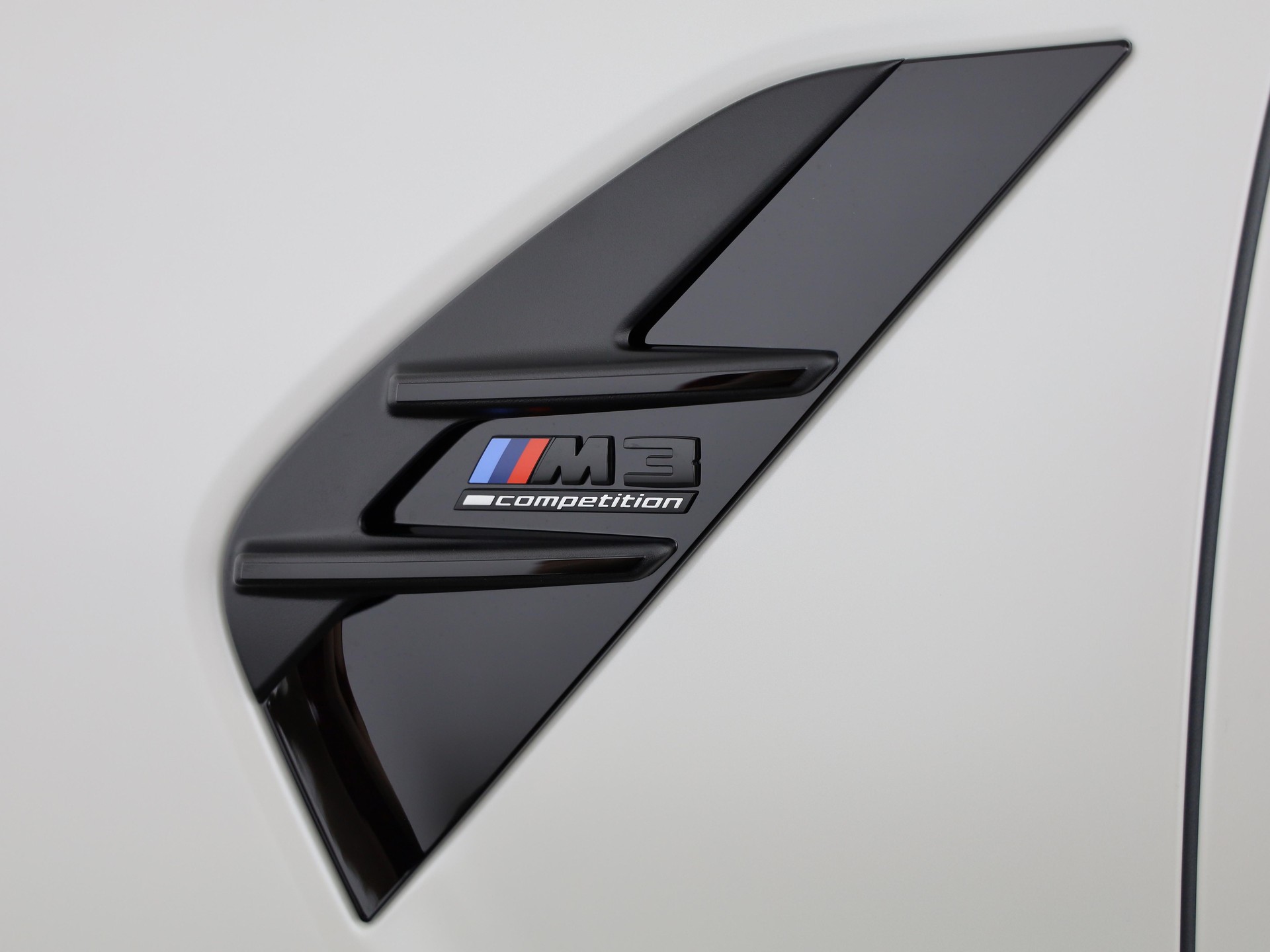 BMW M3 Competition xDrive-image-10