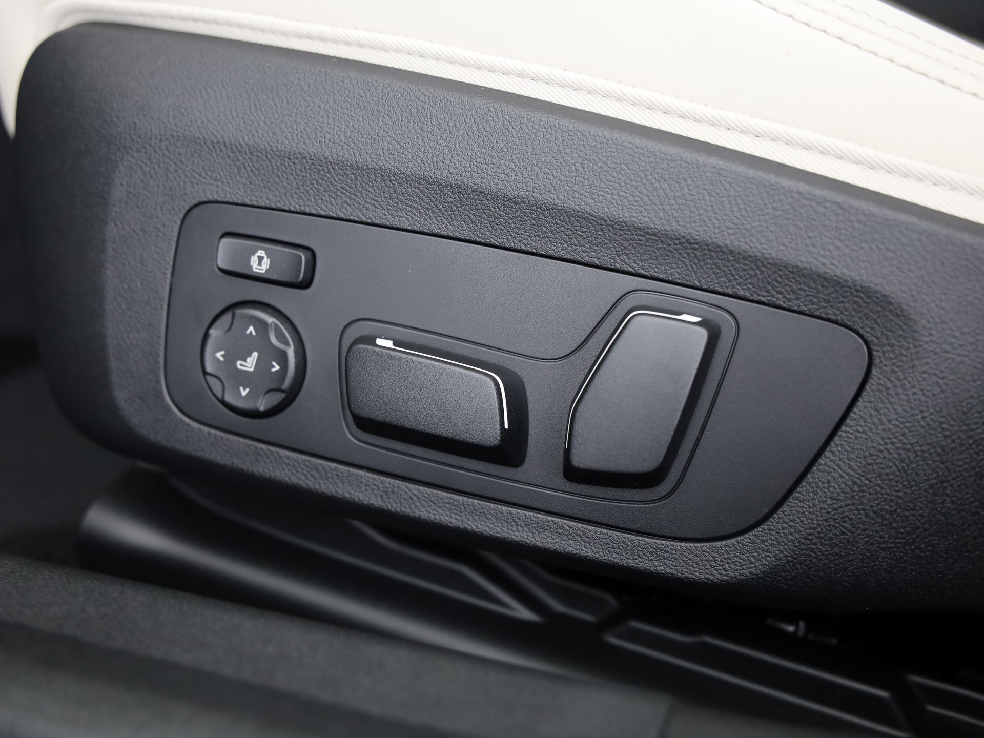 BMW M3 Competition xDrive-image-18