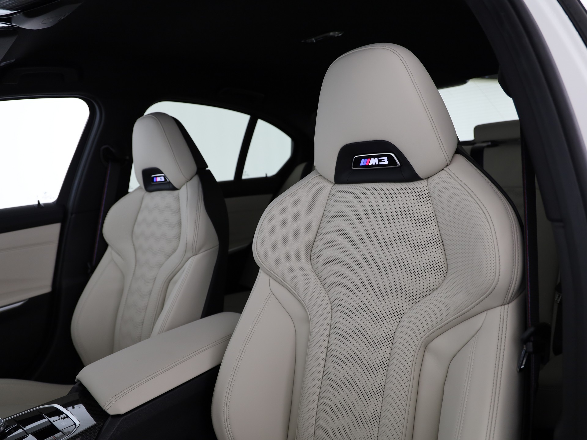 BMW M3 Competition xDrive-image-13