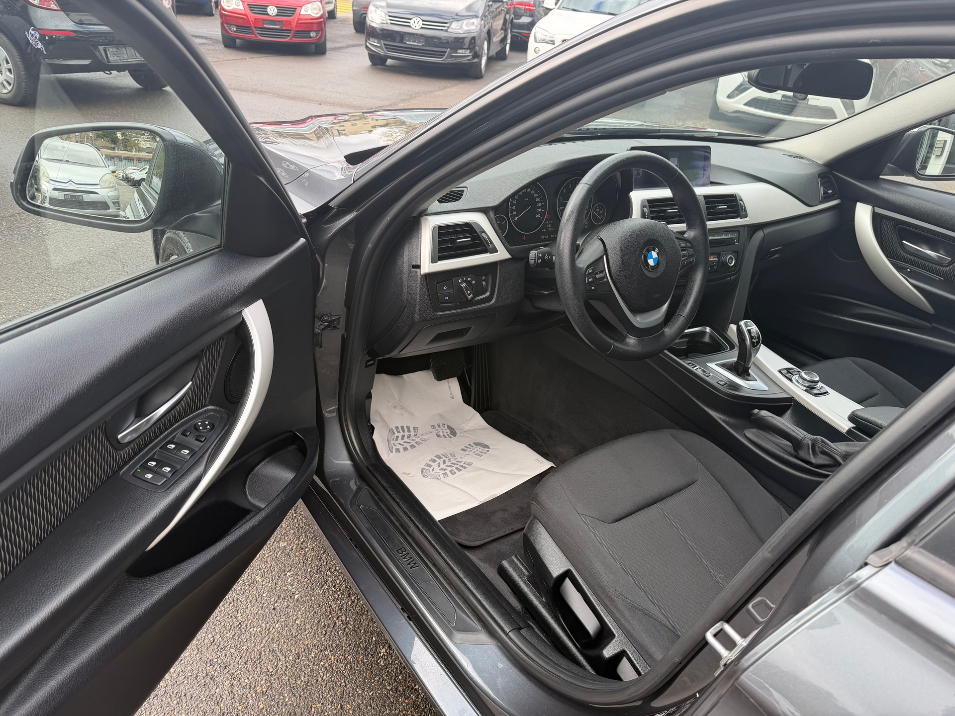 BMW 328i xDrive Touring Luxury Line Steptronic-image-11
