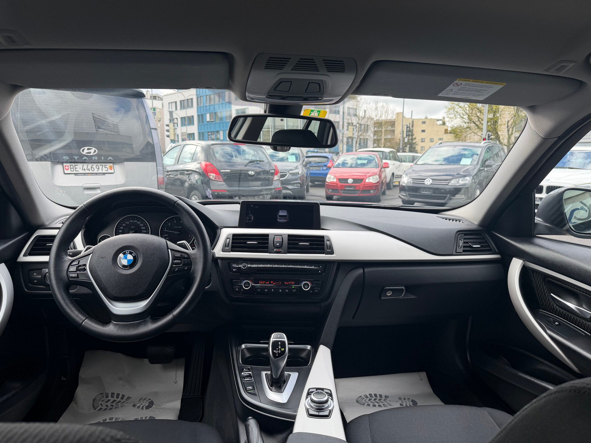 BMW 328i xDrive Touring Luxury Line Steptronic-image-13