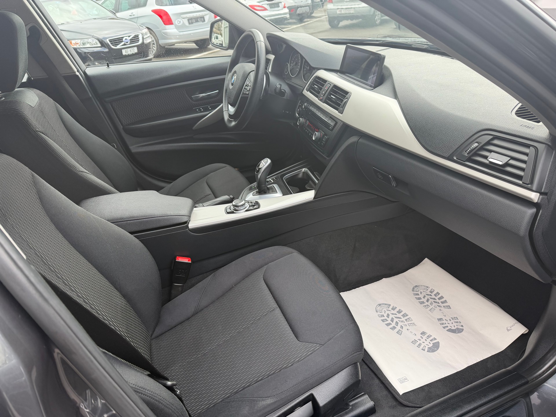 BMW 328i xDrive Touring Luxury Line Steptronic-image-12