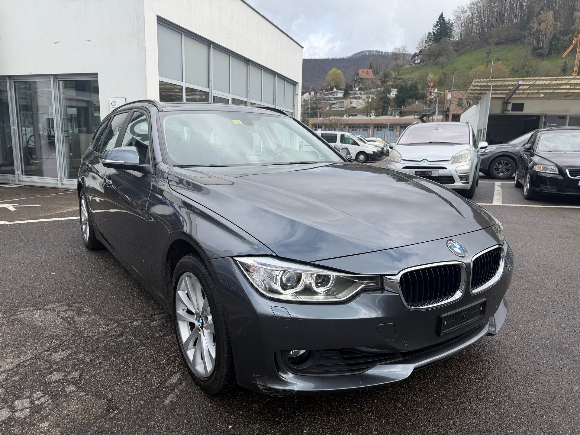 BMW 328i xDrive Touring Luxury Line Steptronic-image-2