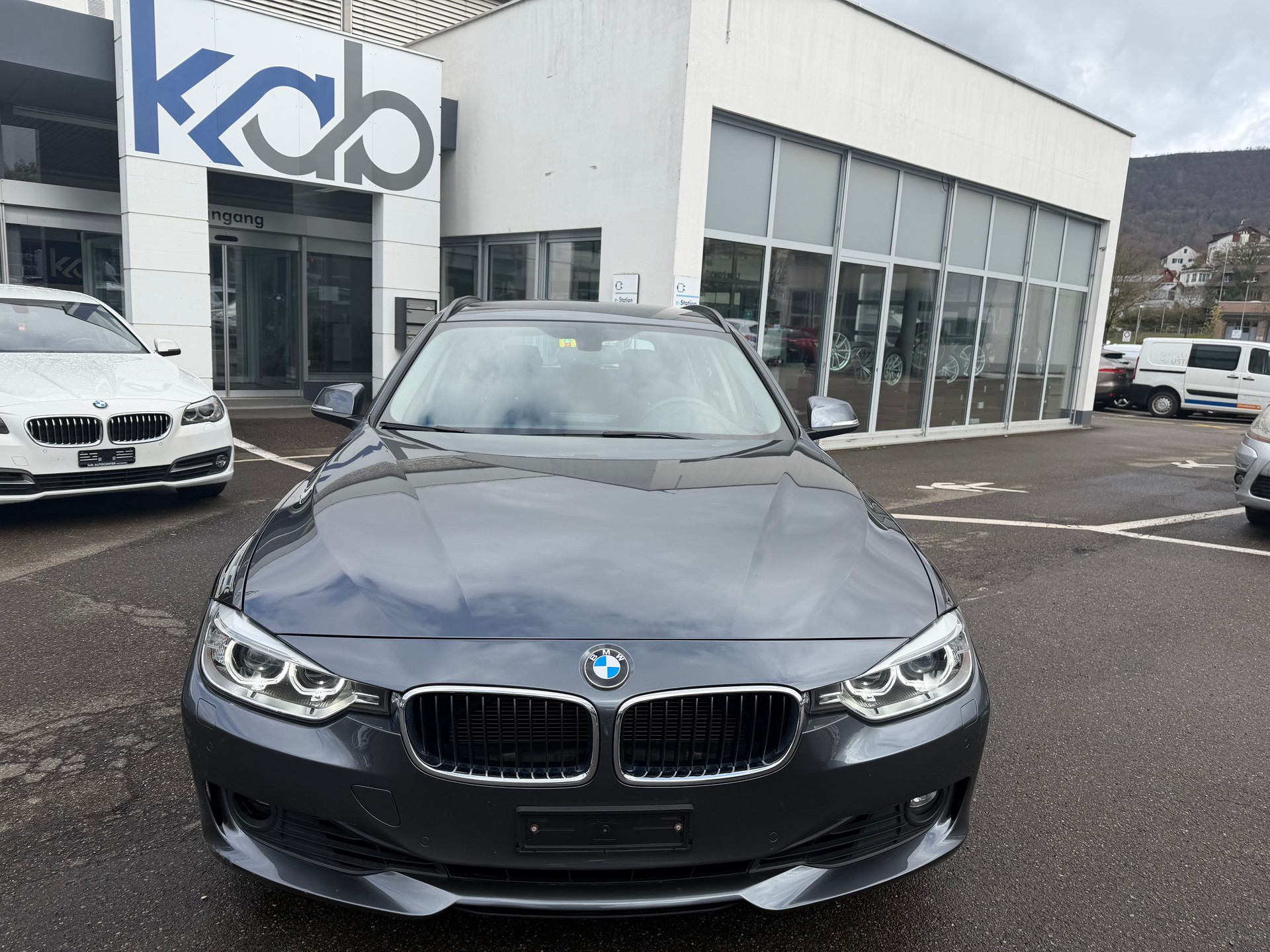 BMW 328i xDrive Touring Luxury Line Steptronic-image-1