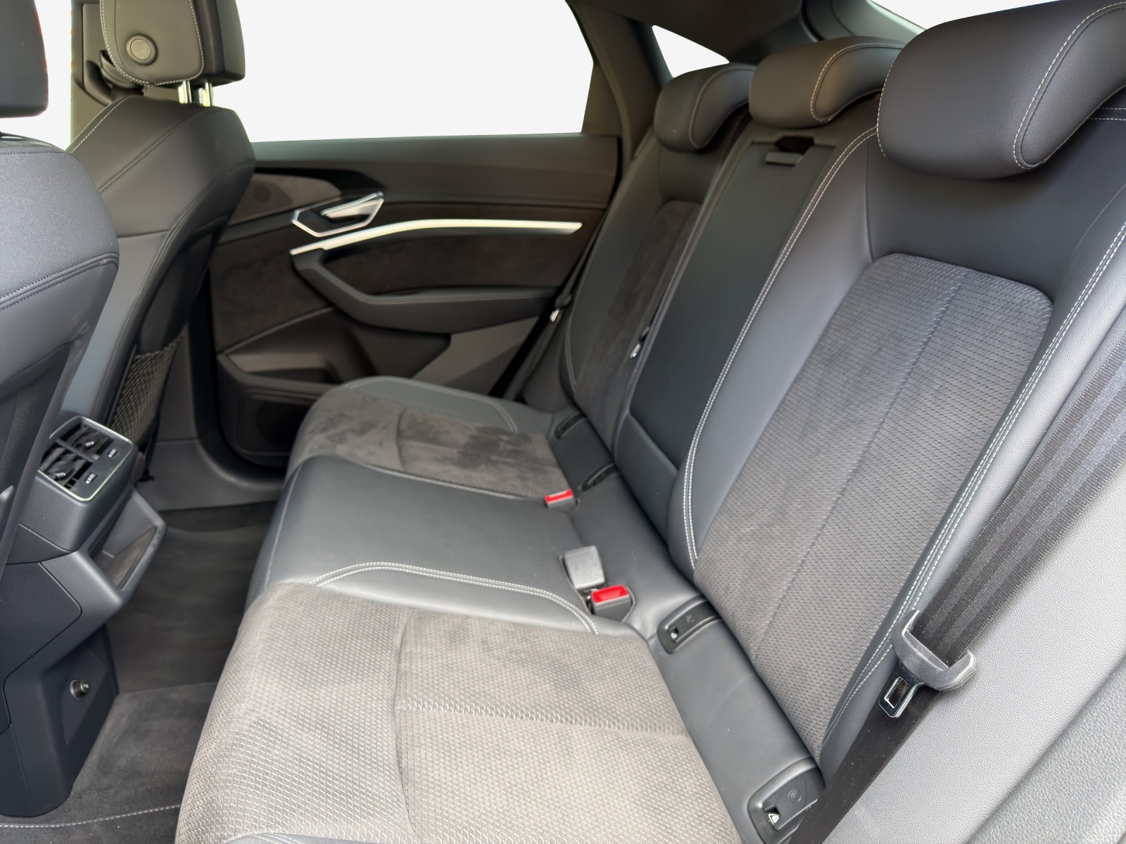 AUDI e-tron 50 Sportback S Line Attraction quattro-image-12
