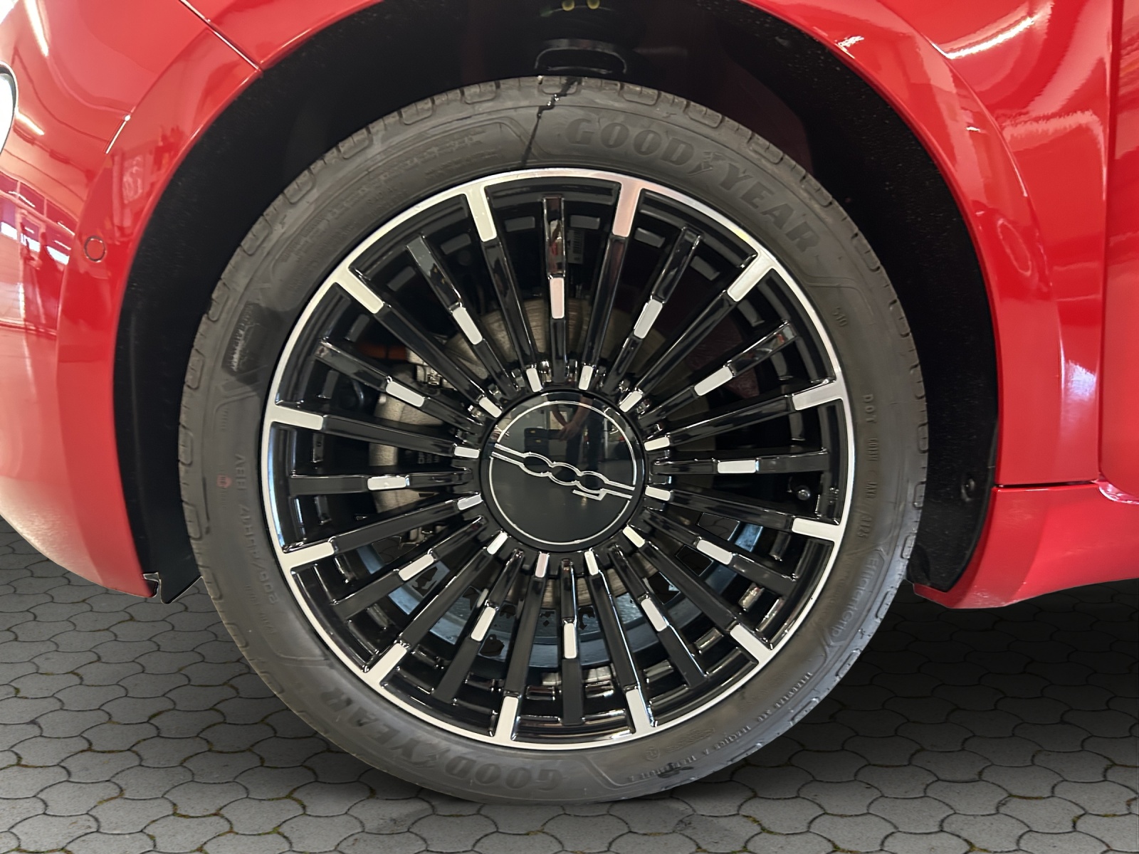 FIAT 500 3+1 electric 87 kW La Prima-image-15