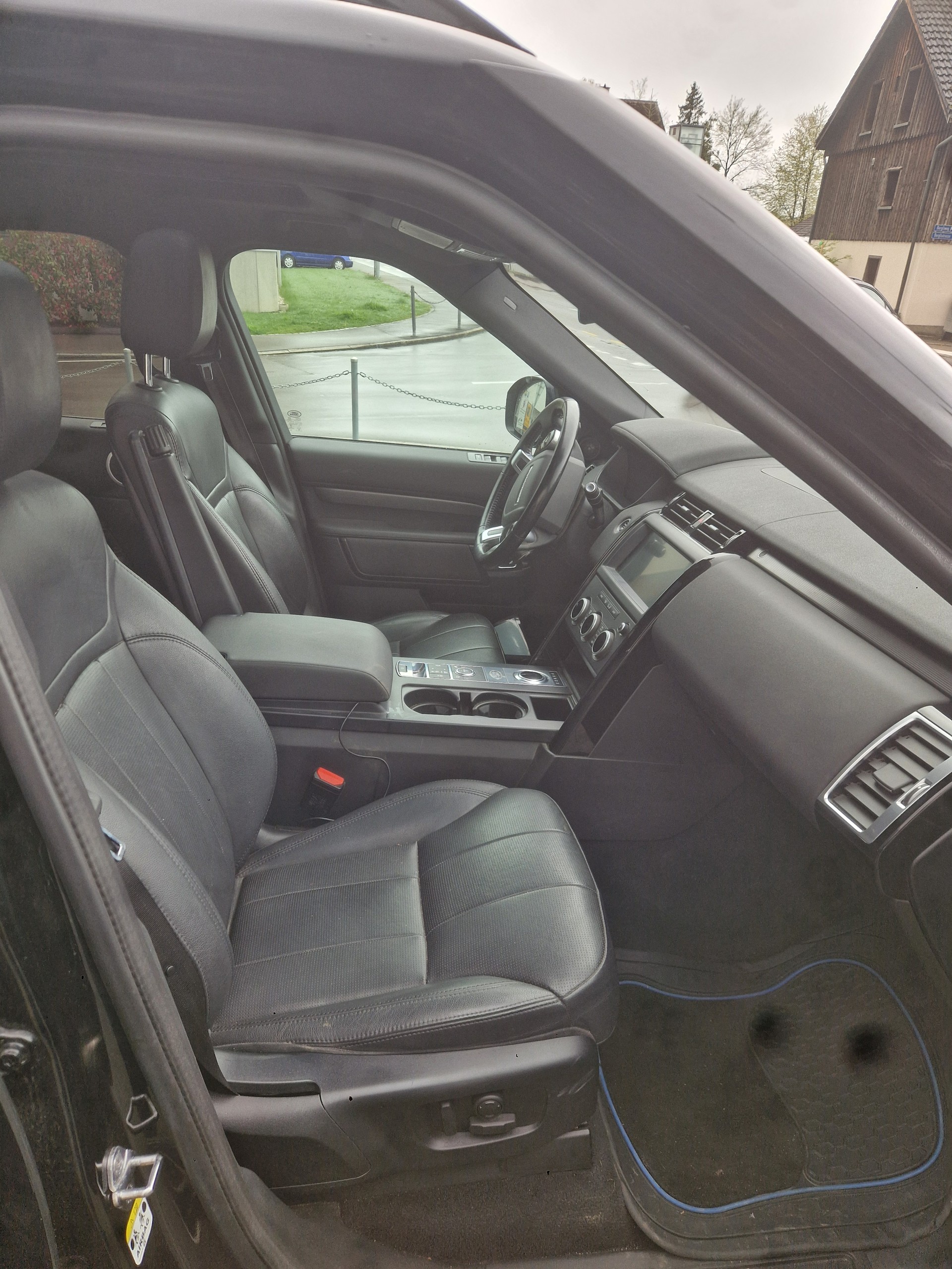 LAND ROVER Landrover Discovery 3.0 SDV6-image-3