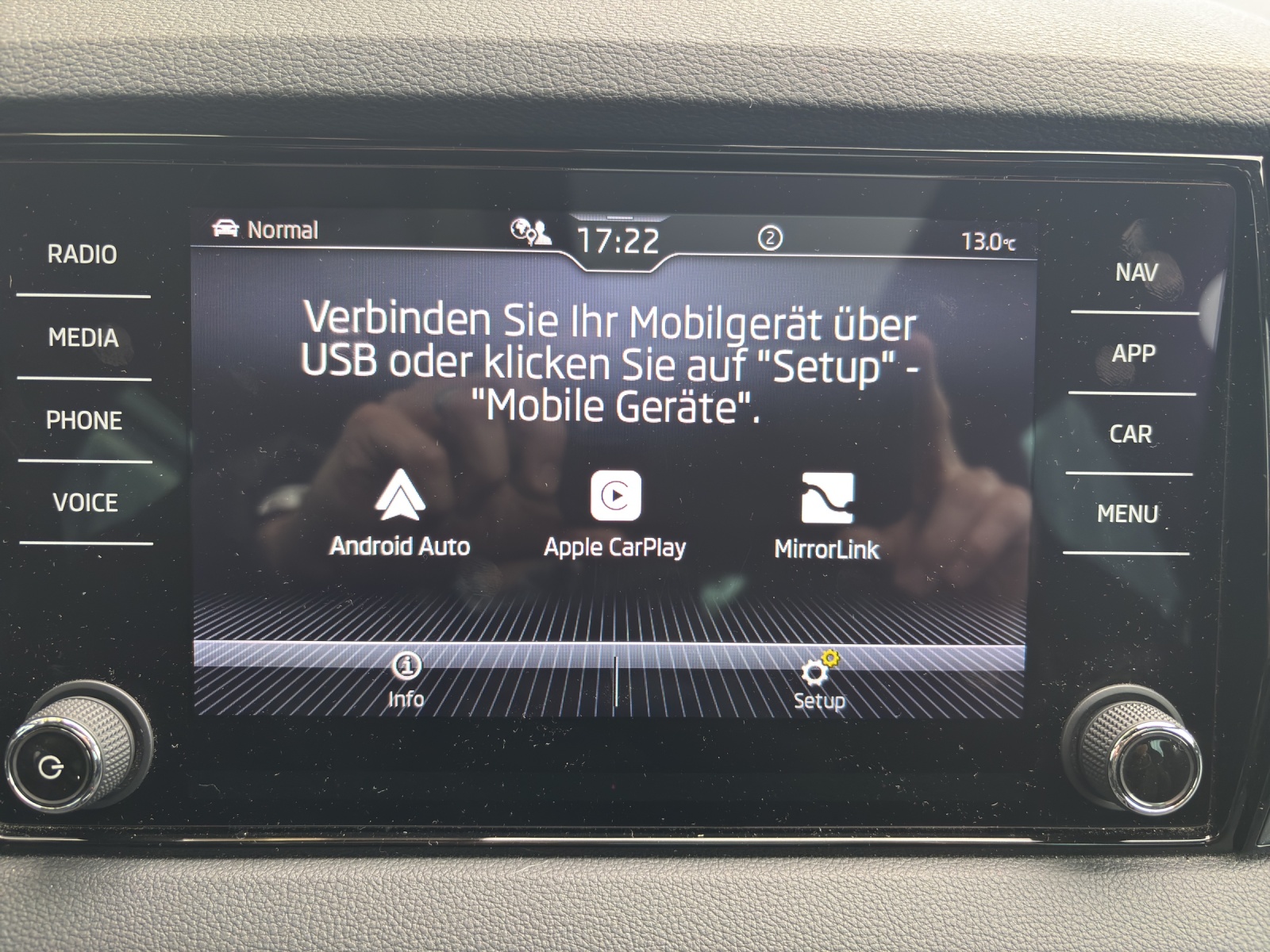 SKODA New Karoq 2.0 TSI SportLine 4x4 DSG mit Panorama-Ausstell-/Schiebedach-image-21