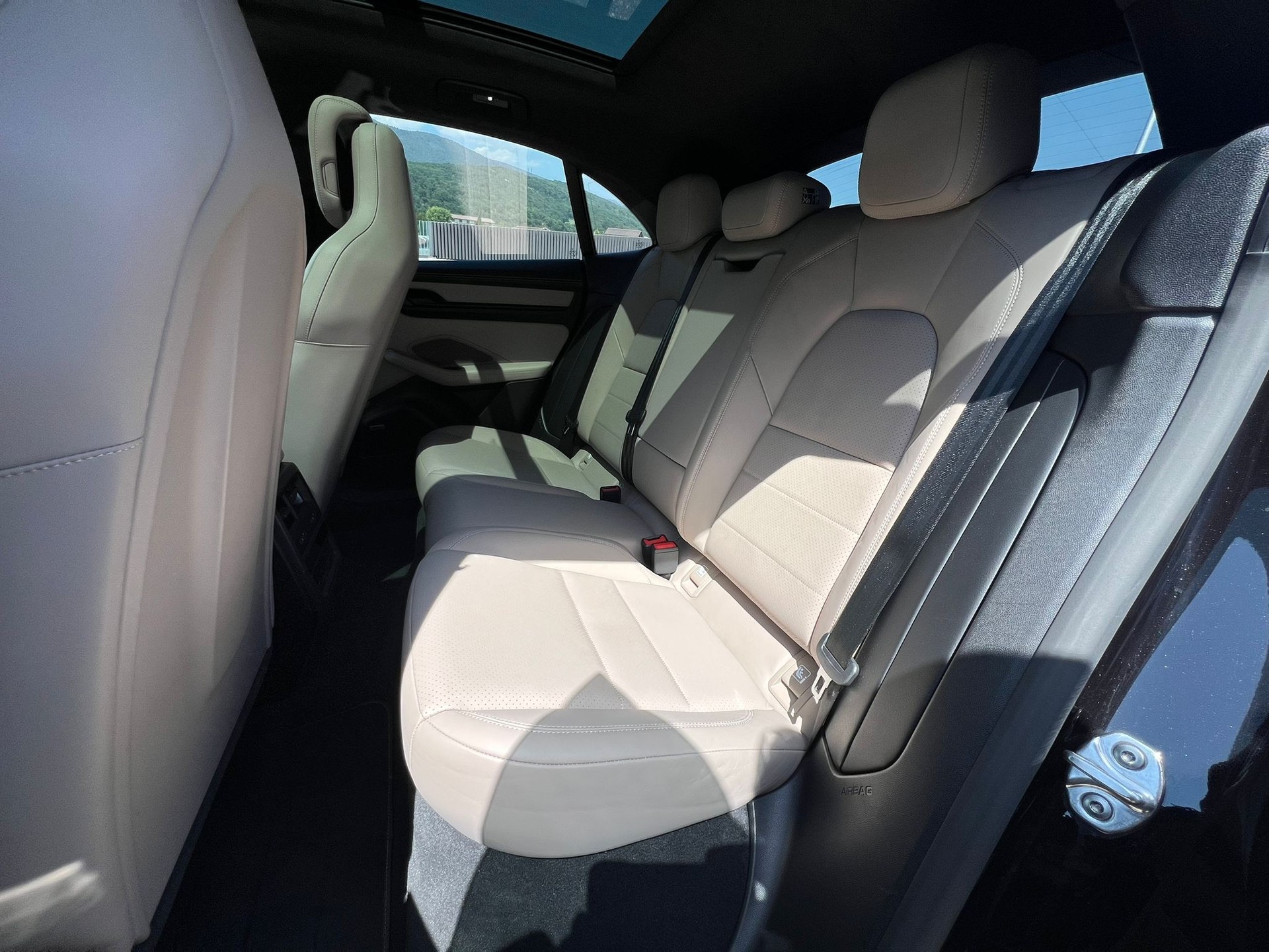 PORSCHE Macan Turbo 100kWh-image-8