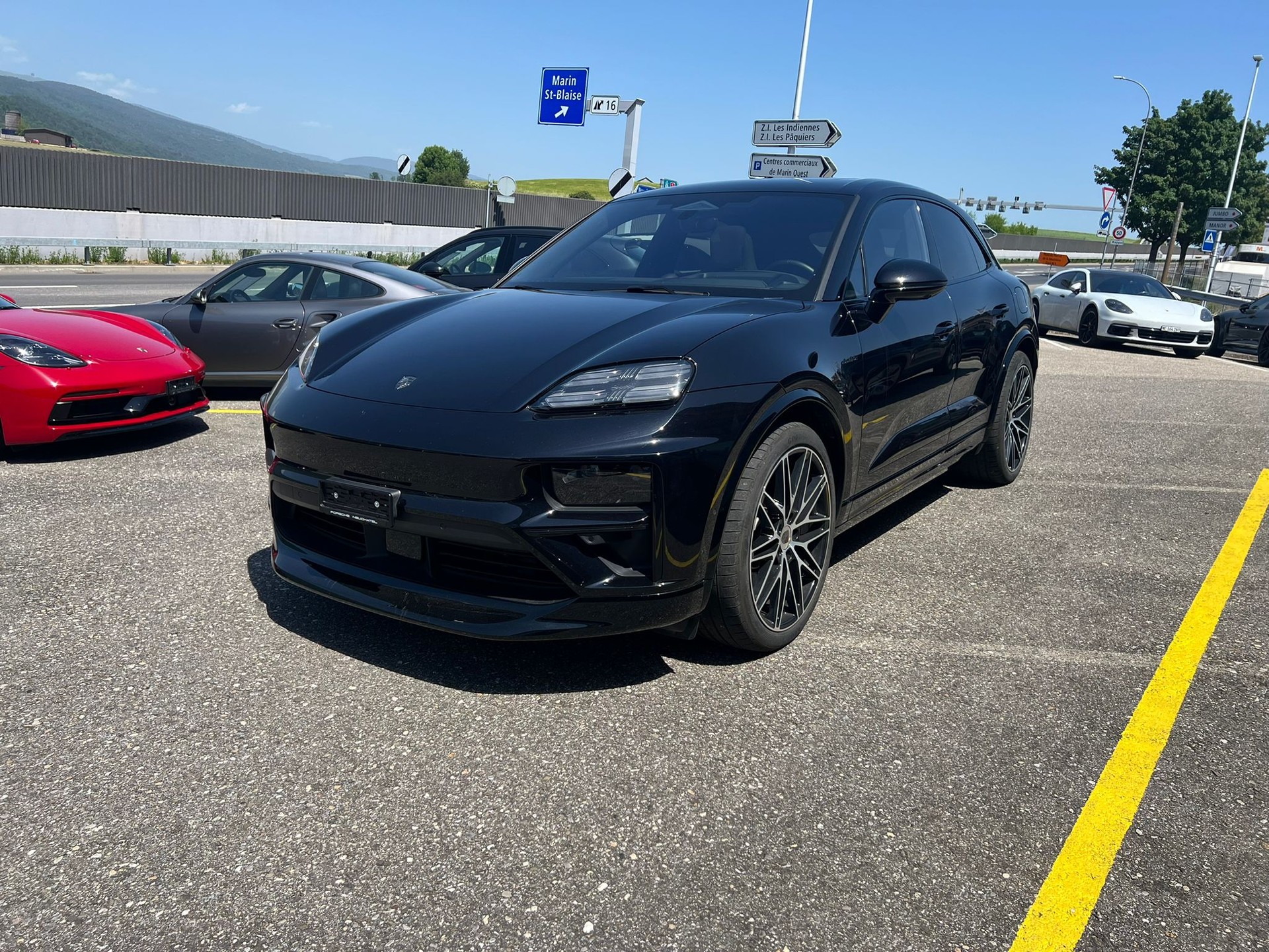 PORSCHE Macan Turbo 100kWh-showroom-element-2