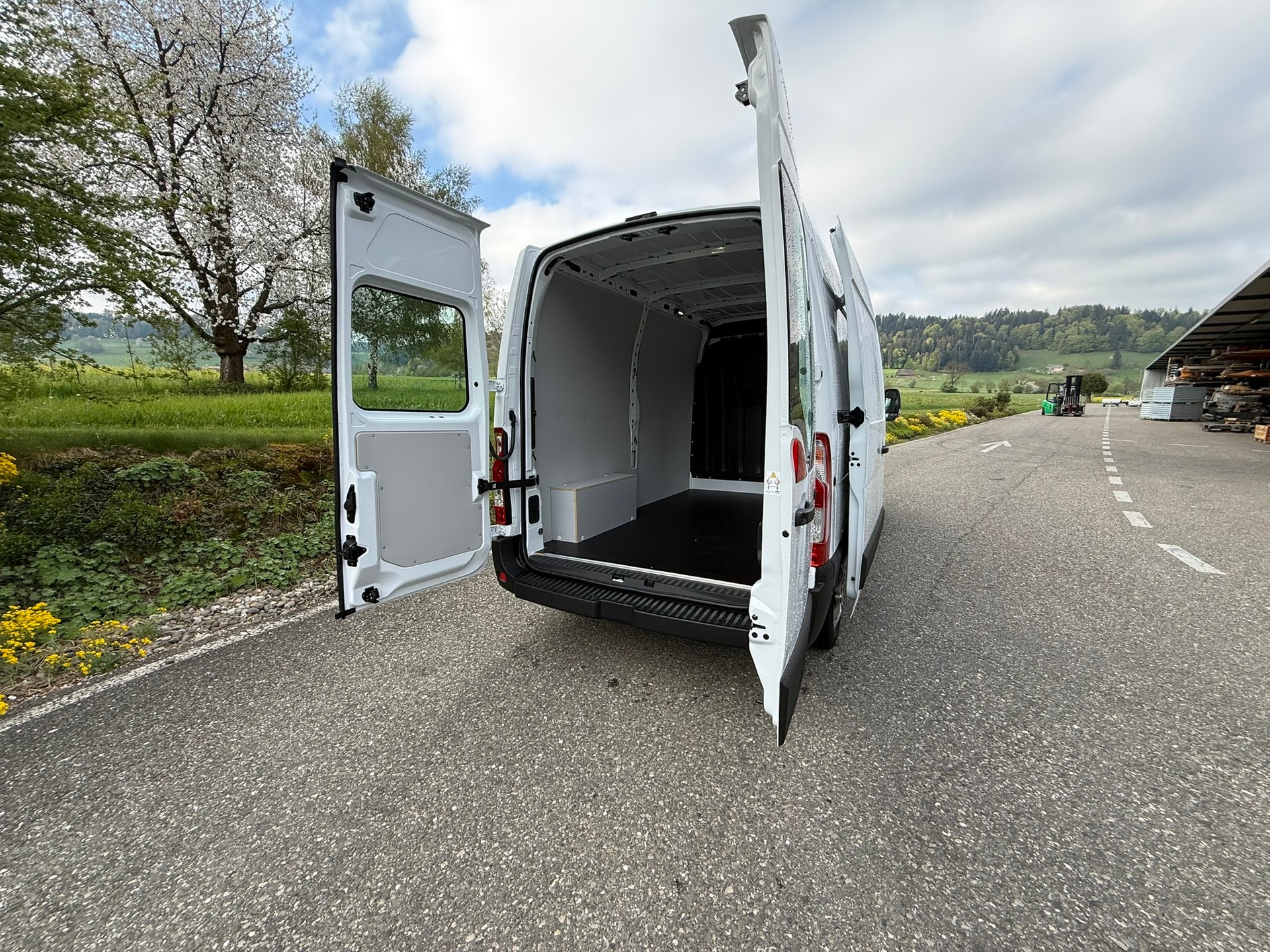 RENAULT Master E-Tech 38 EV 52kWh L2H2-image-6