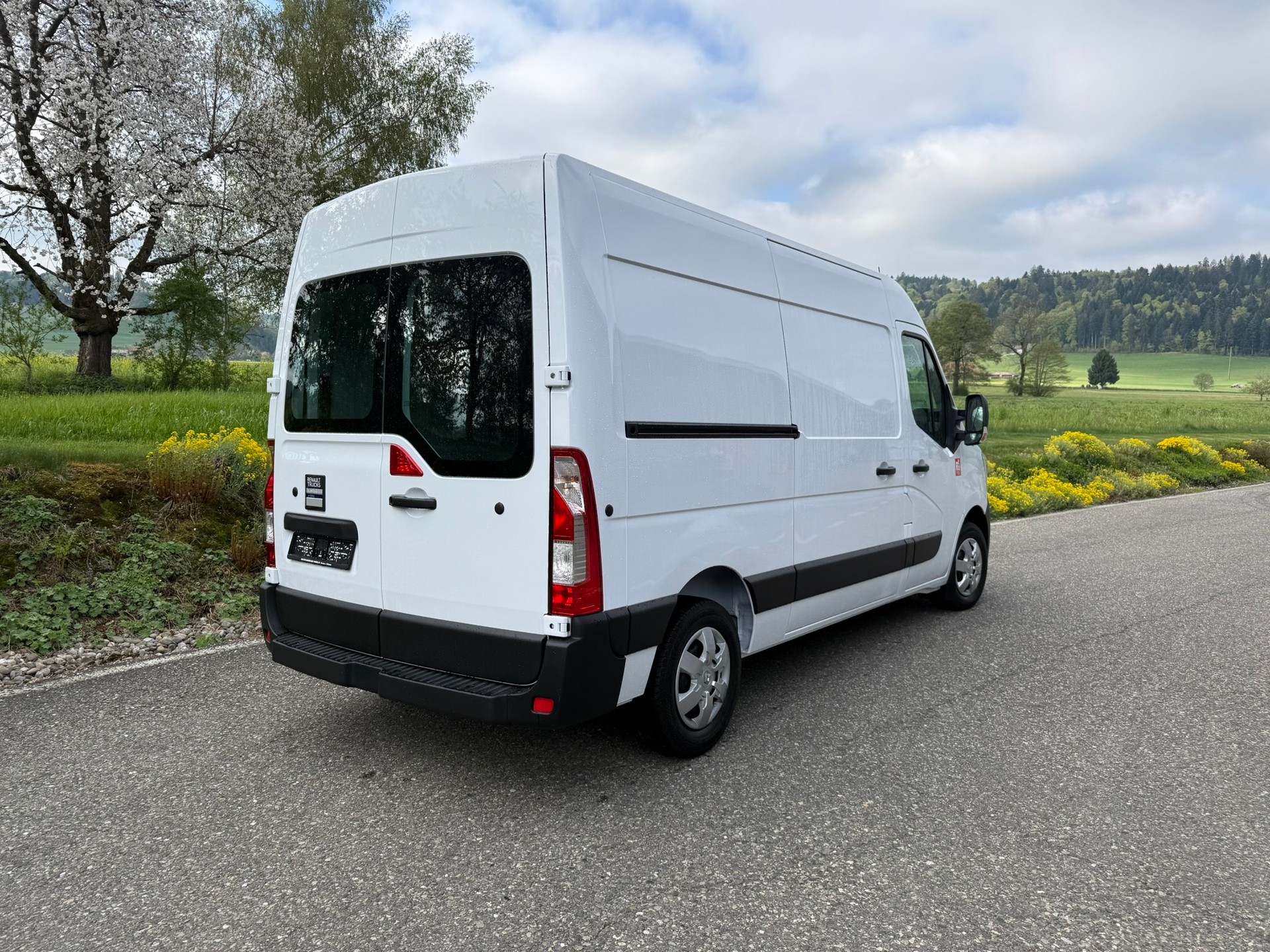RENAULT Master E-Tech 38 EV 52kWh L2H2-image-2