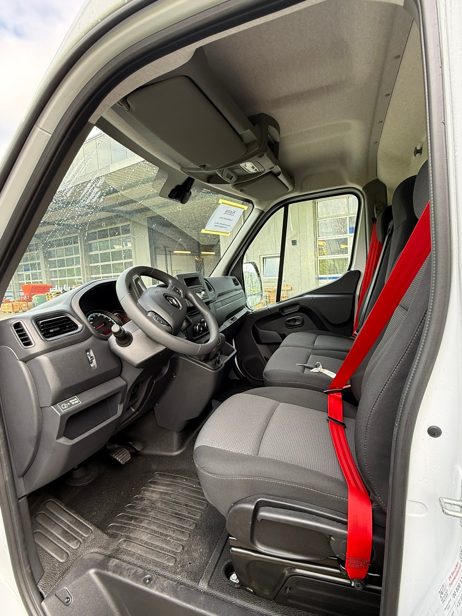 RENAULT Master E-Tech 38 EV 52kWh L2H2-image-11