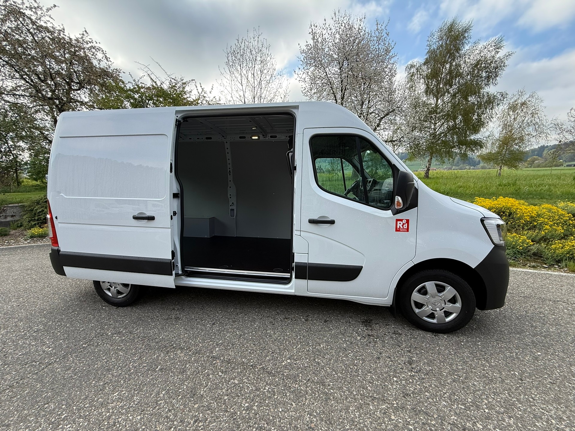 RENAULT Master E-Tech 38 EV 52kWh L2H2-image-3