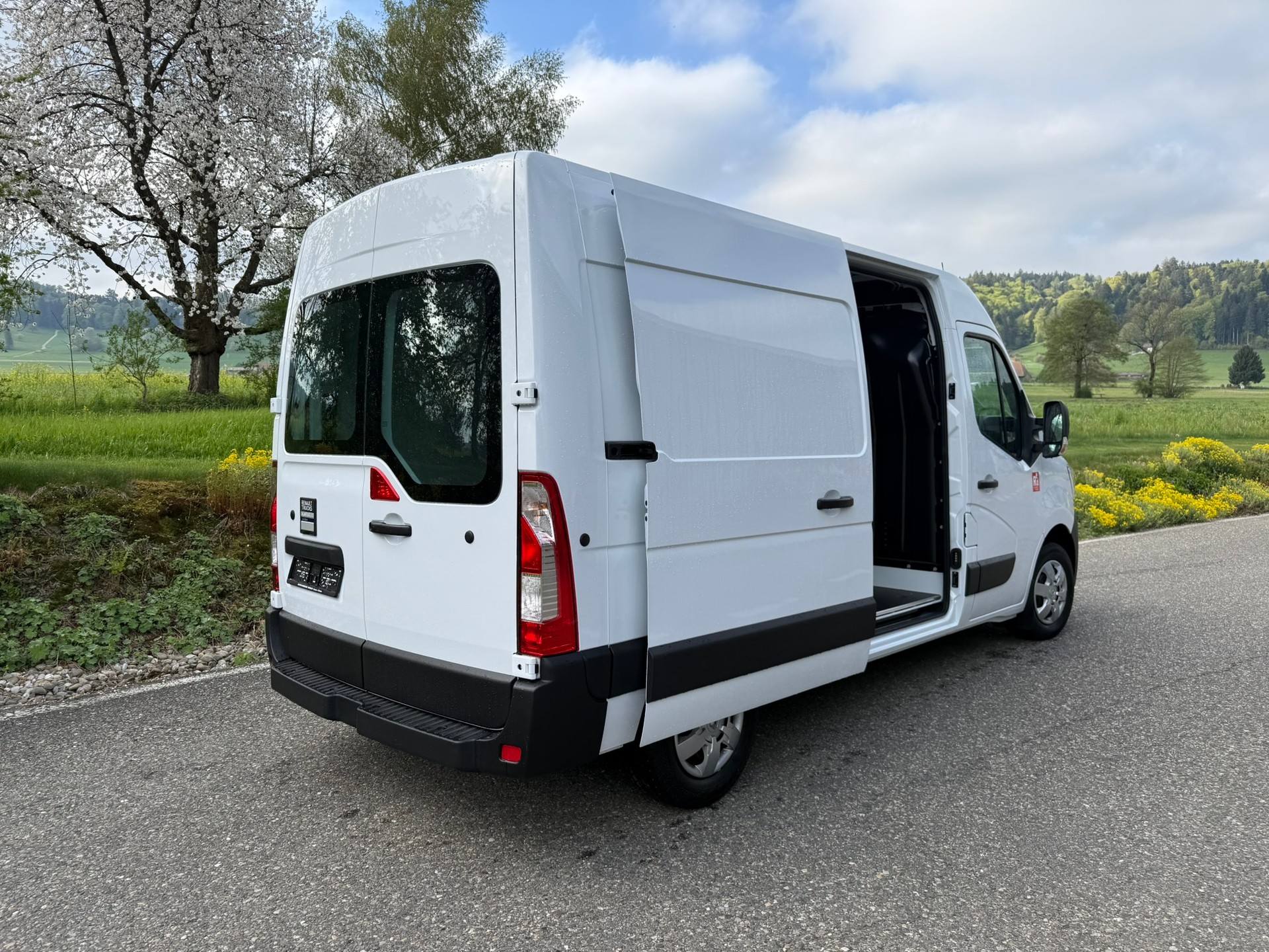 RENAULT Master E-Tech 38 EV 52kWh L2H2-image-8