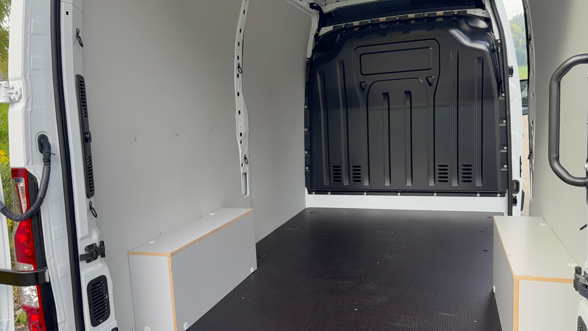 RENAULT Master E-Tech 38 EV 52kWh L2H2-image-14