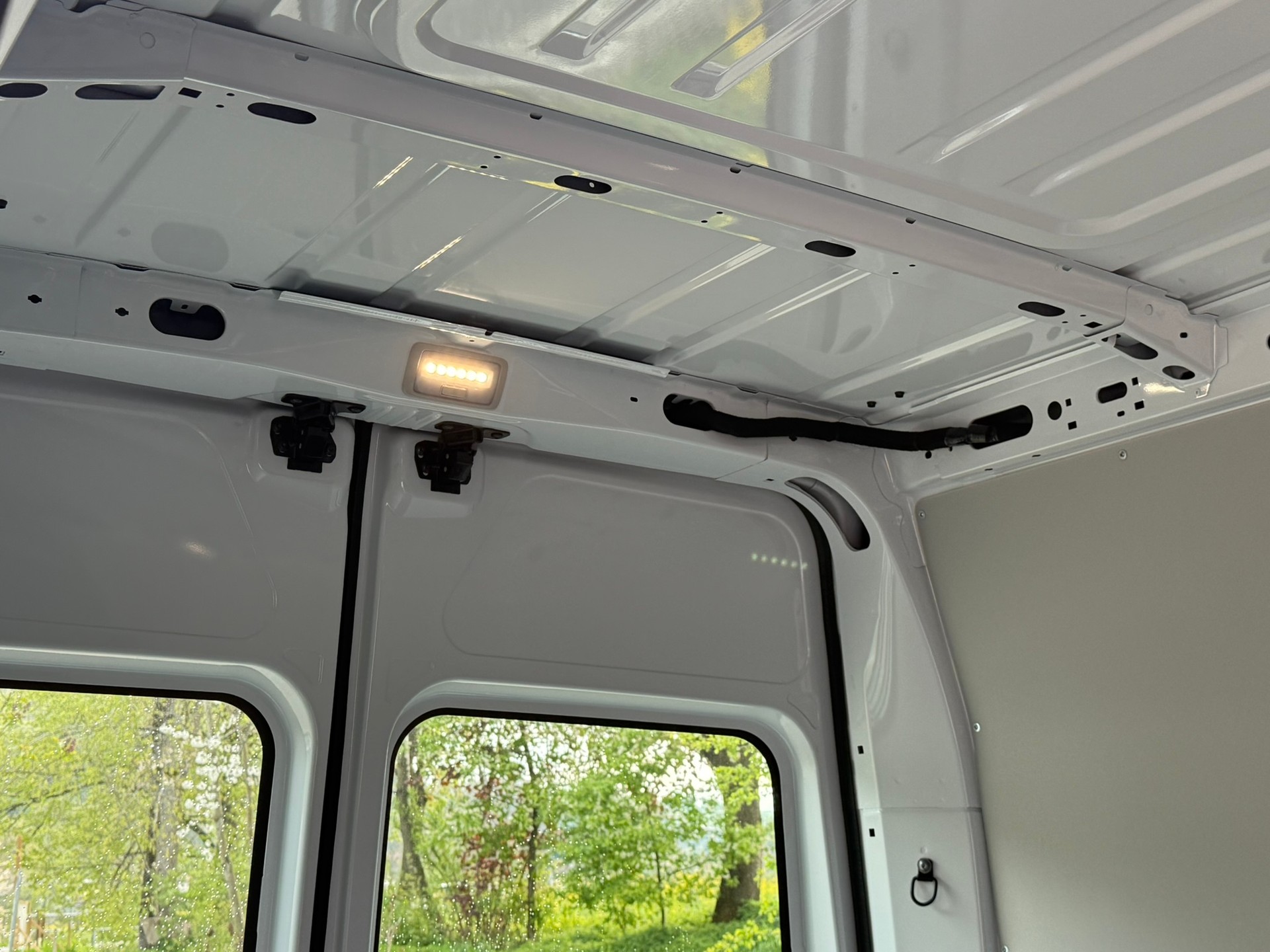 RENAULT Master E-Tech 38 EV 52kWh L2H2-image-10