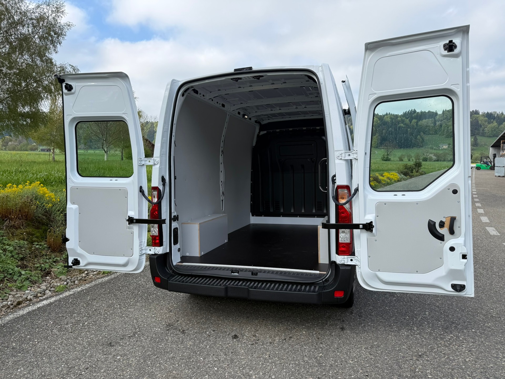 RENAULT Master E-Tech 38 EV 52kWh L2H2-image-7