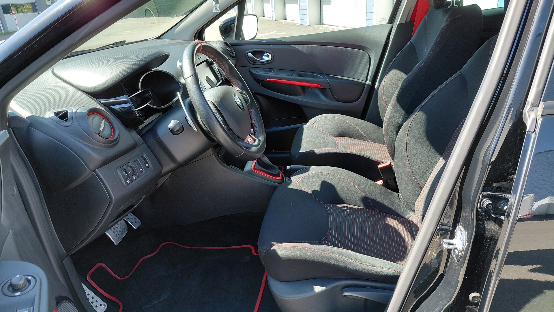 RENAULT Clio 1.6 T RS 220 Trophy EDC-image-6