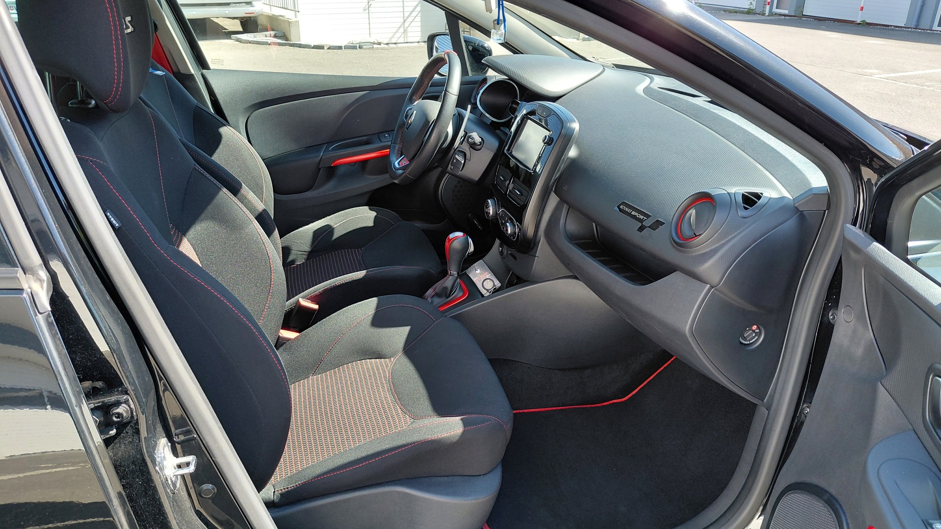 RENAULT Clio 1.6 T RS 220 Trophy EDC-image-10