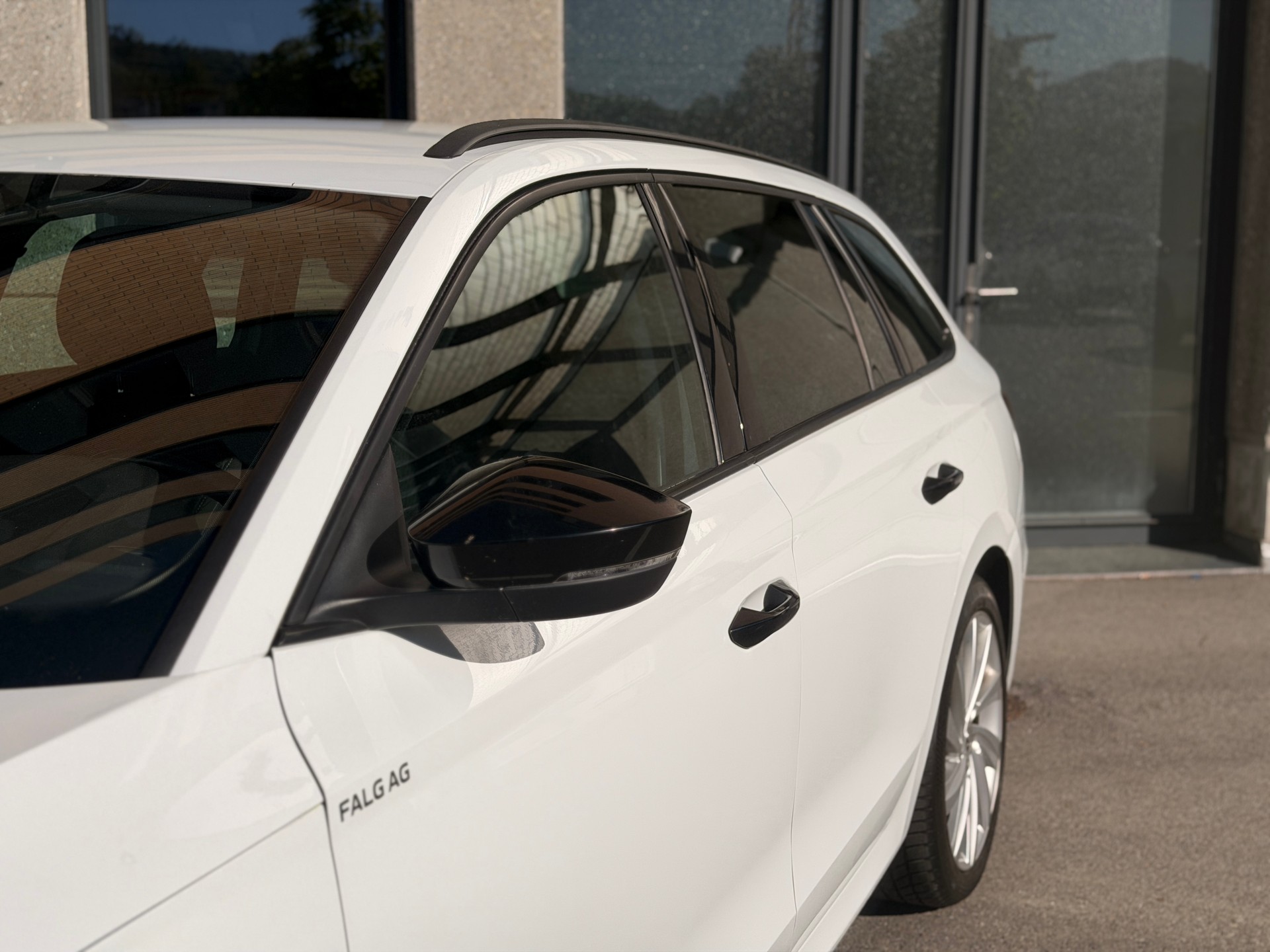 SKODA Octavia Combi 2.0 TDI DSG Style 4x4-image-9