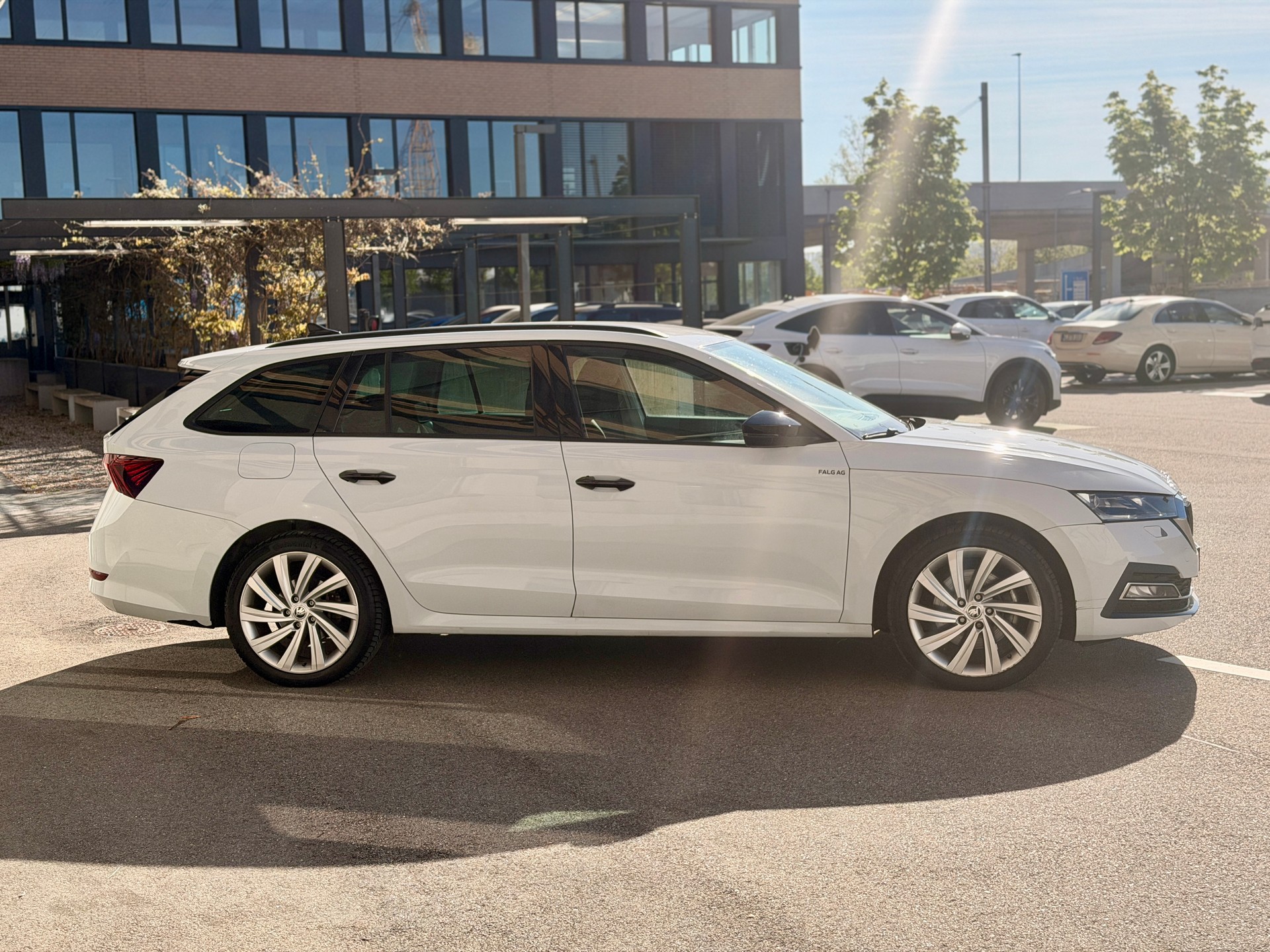SKODA Octavia Combi 2.0 TDI DSG Style 4x4-image-2