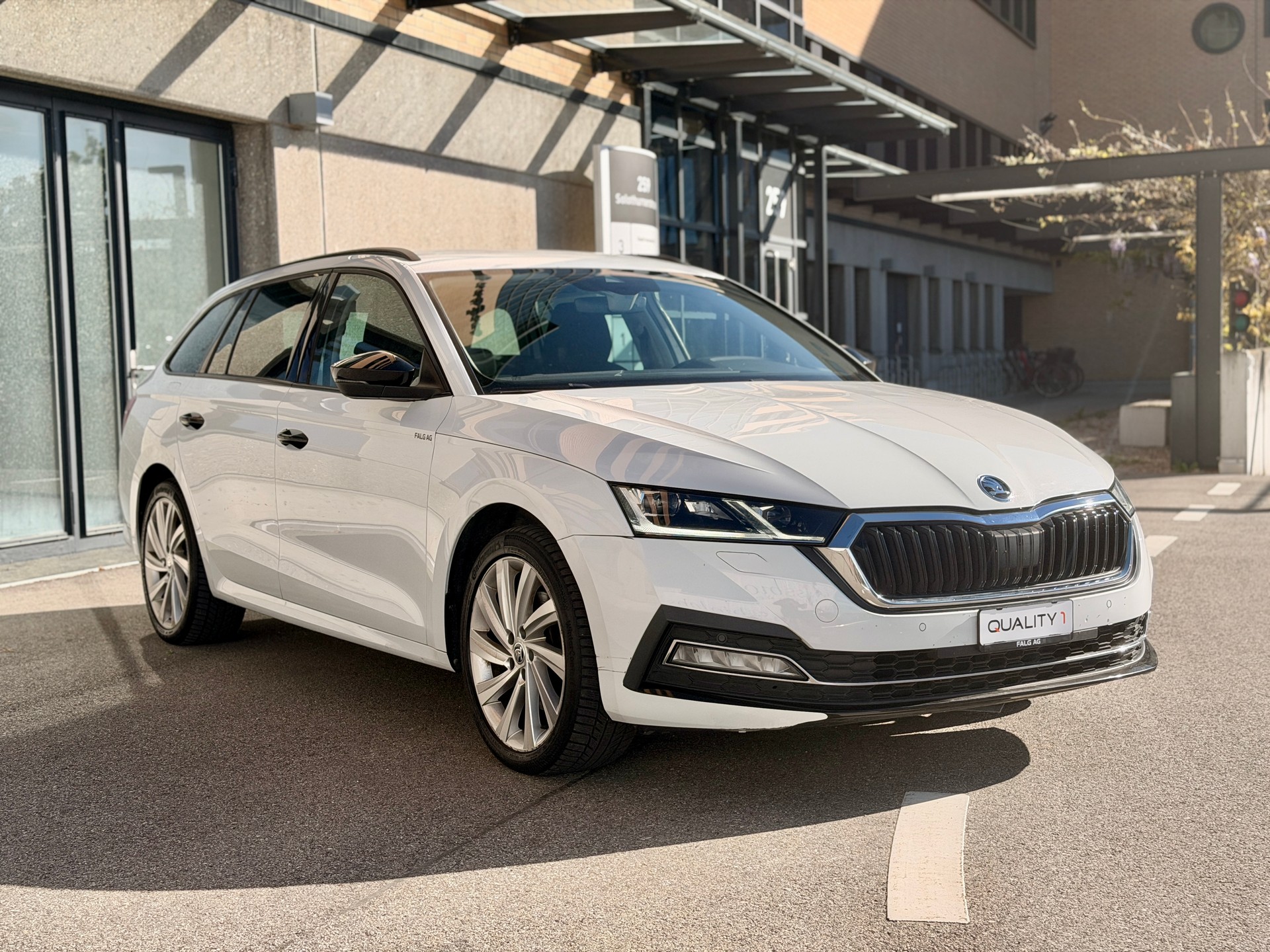 SKODA Octavia Combi 2.0 TDI DSG Style 4x4-image-7