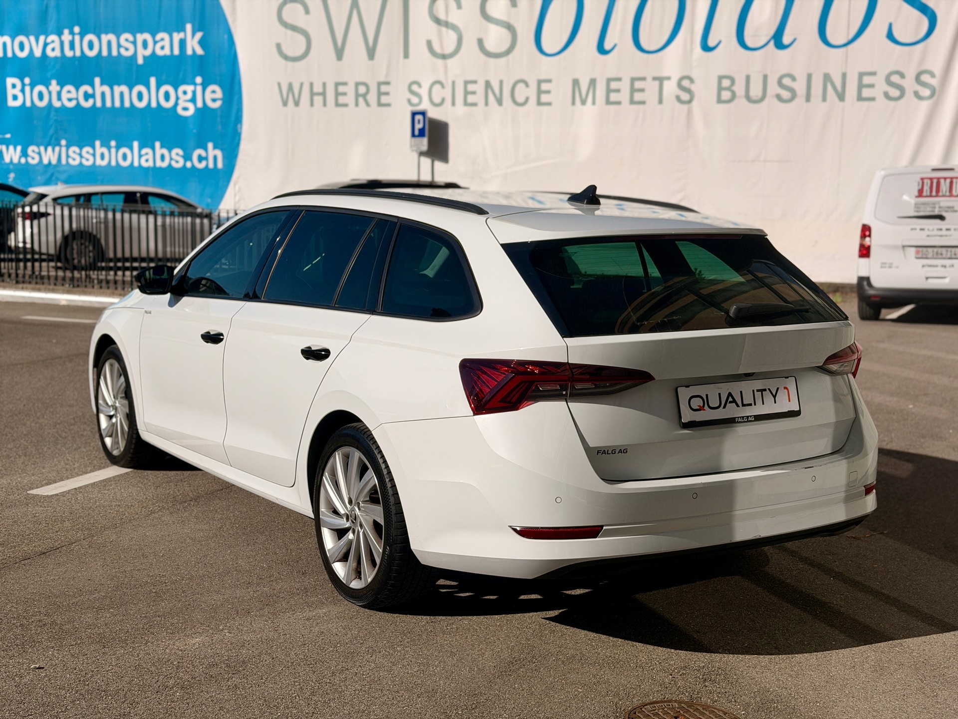 SKODA Octavia Combi 2.0 TDI DSG Style 4x4-image-4