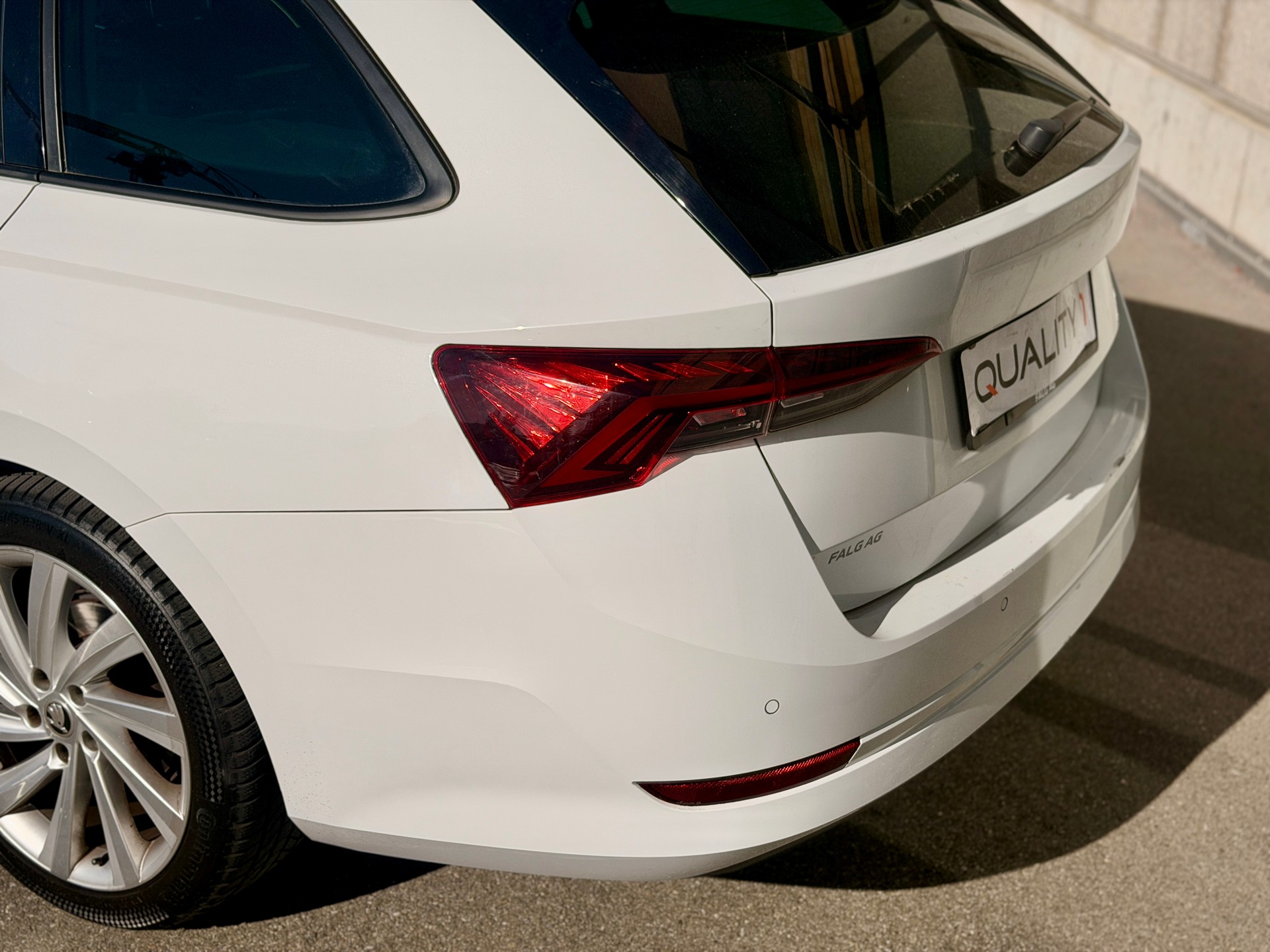 SKODA Octavia Combi 2.0 TDI DSG Style 4x4-image-8
