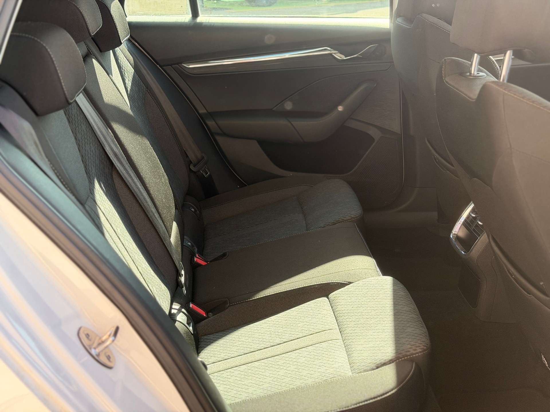 SKODA Octavia Combi 2.0 TDI DSG Style 4x4-image-25