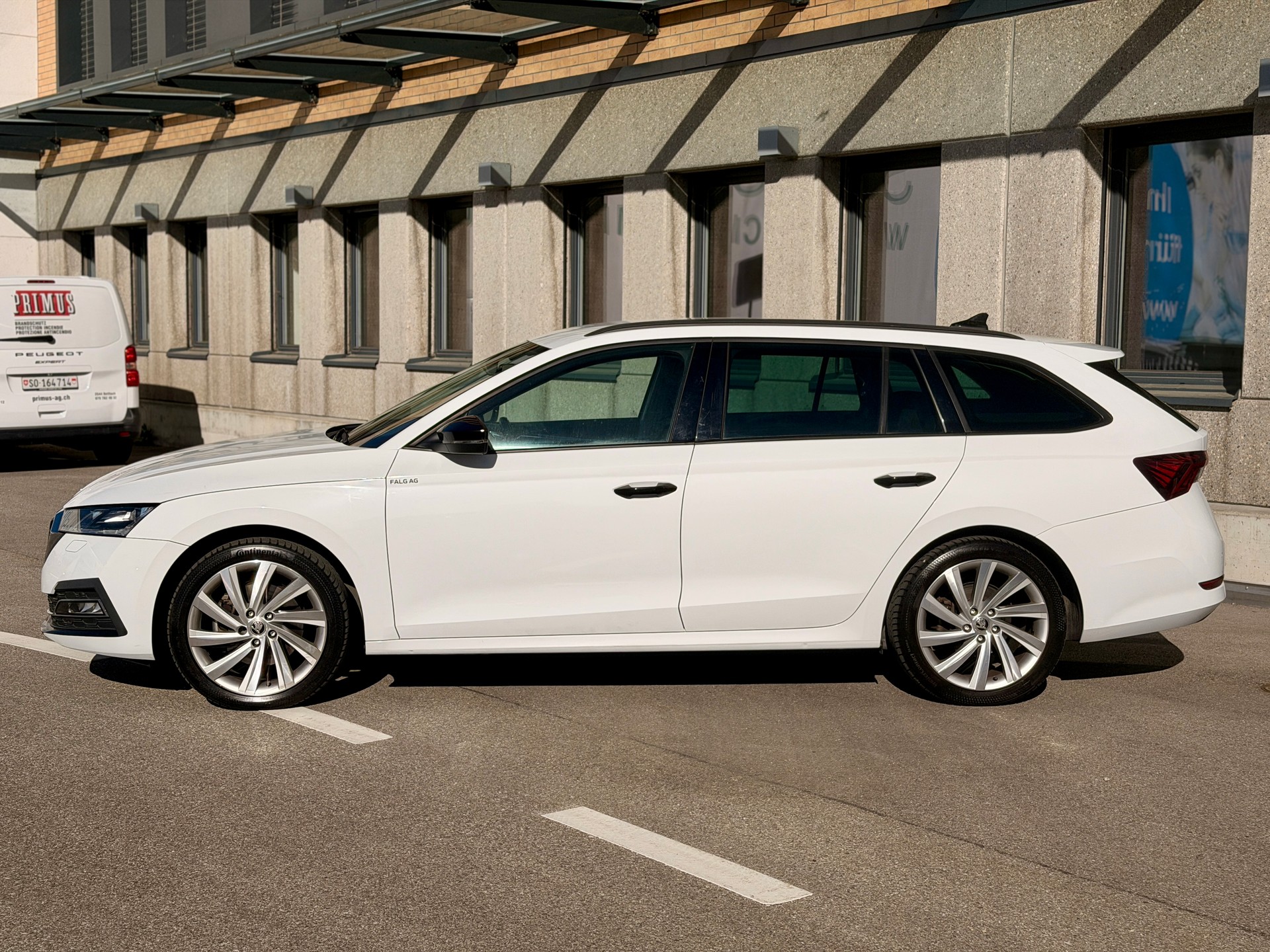 SKODA Octavia Combi 2.0 TDI DSG Style 4x4-image-1