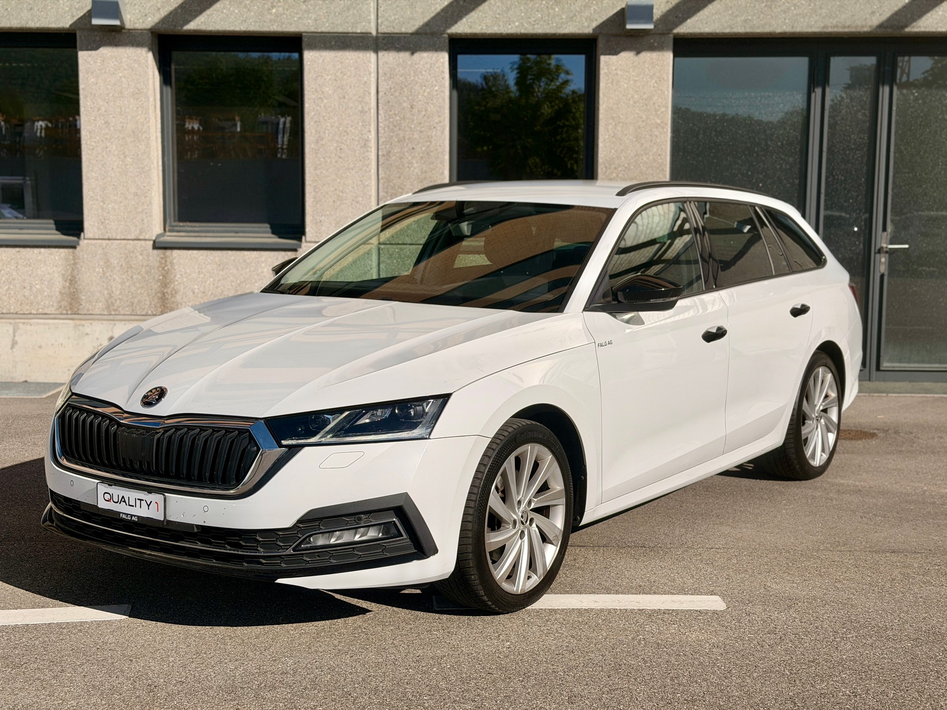 SKODA Octavia Combi 2.0 TDI DSG Style 4x4-image-0