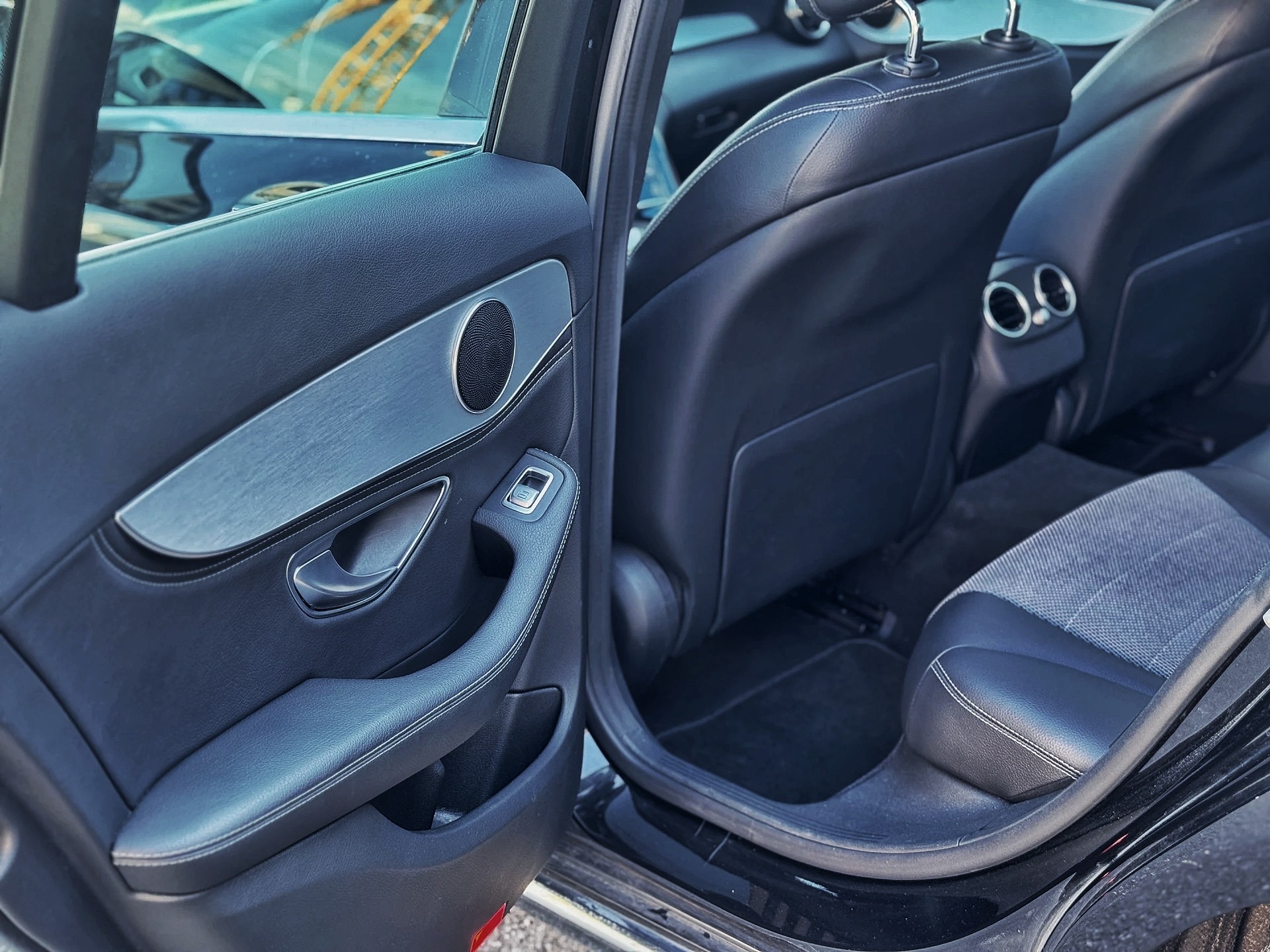 MERCEDES-BENZ C 180 AMG Line 7G-Tronic-image-16