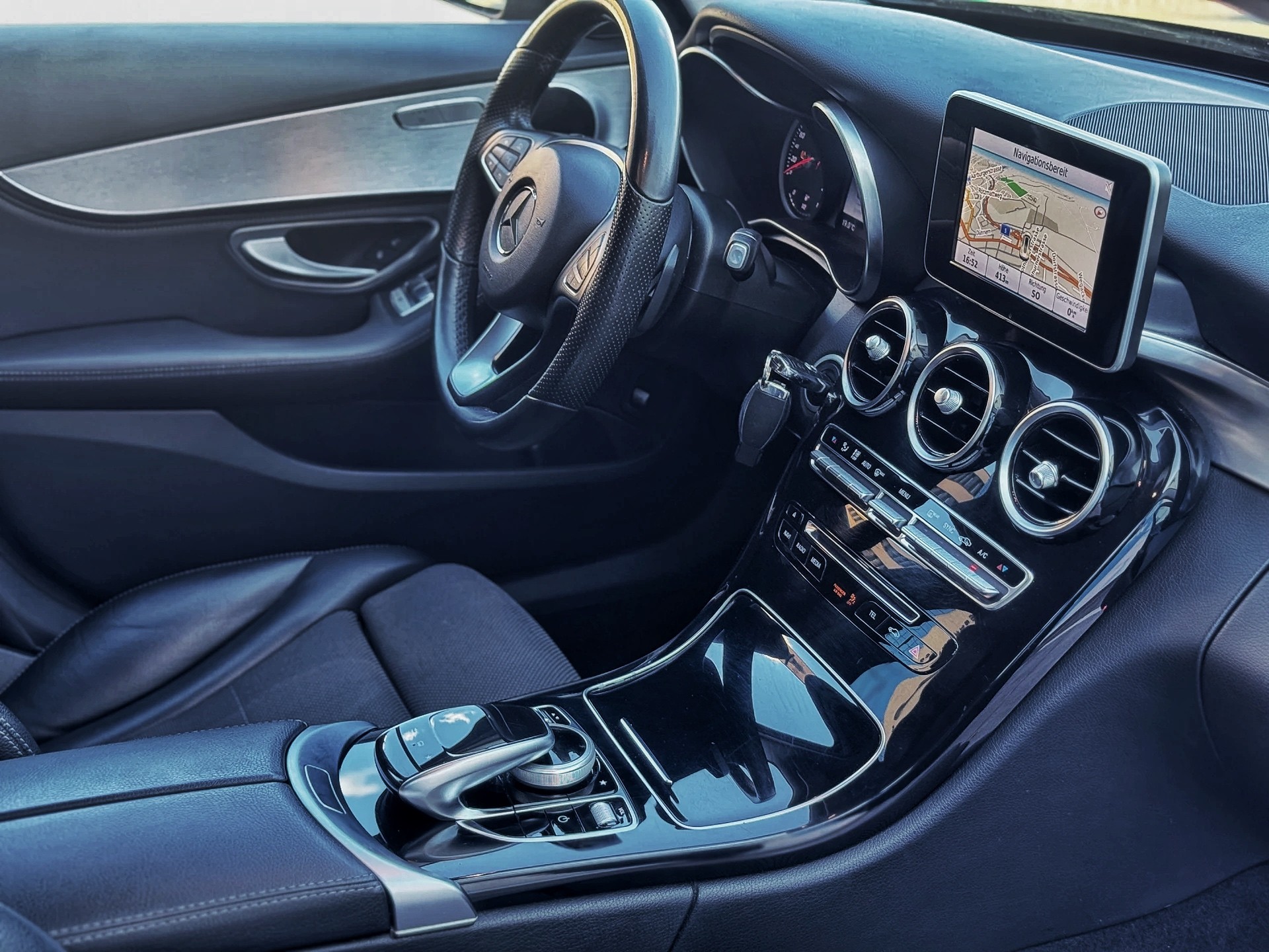 MERCEDES-BENZ C 180 AMG Line 7G-Tronic-image-22