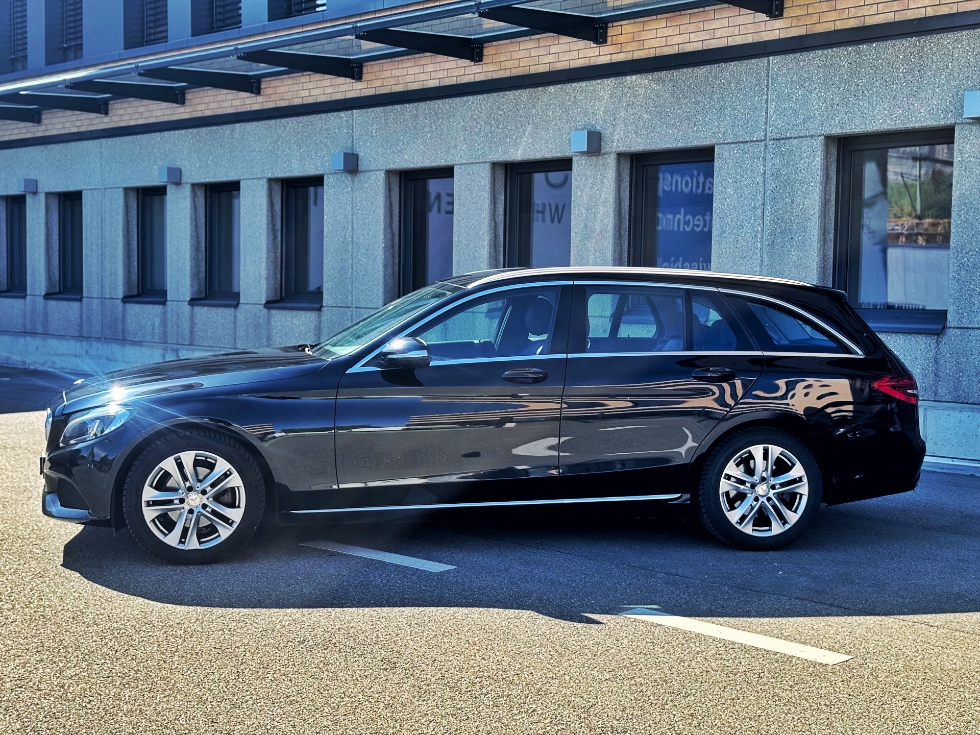 MERCEDES-BENZ C 180 AMG Line 7G-Tronic-showroom-element-1