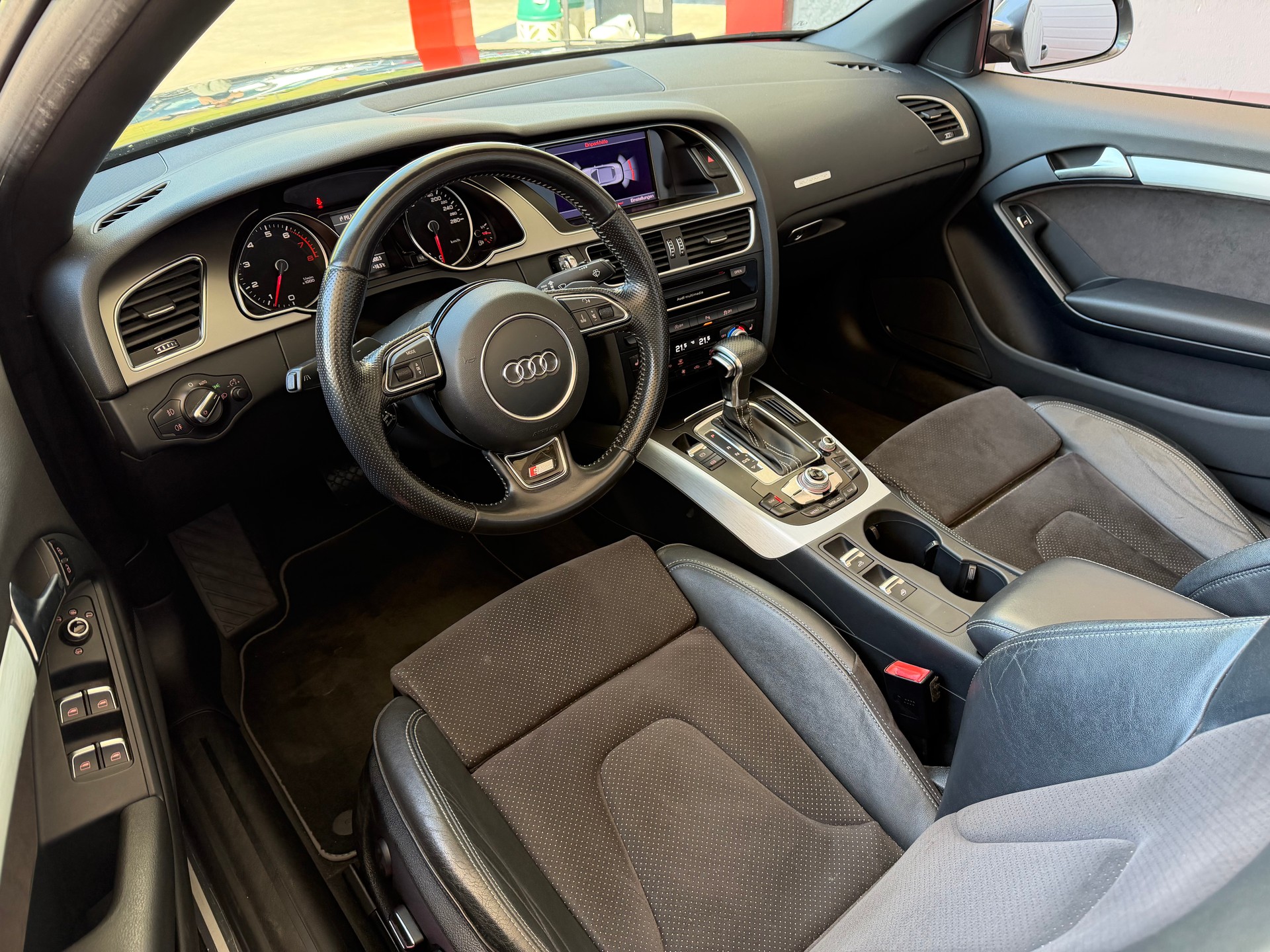 AUDI A5 Cabriolet 2.0 TFSI quattro S-tronic-image-9