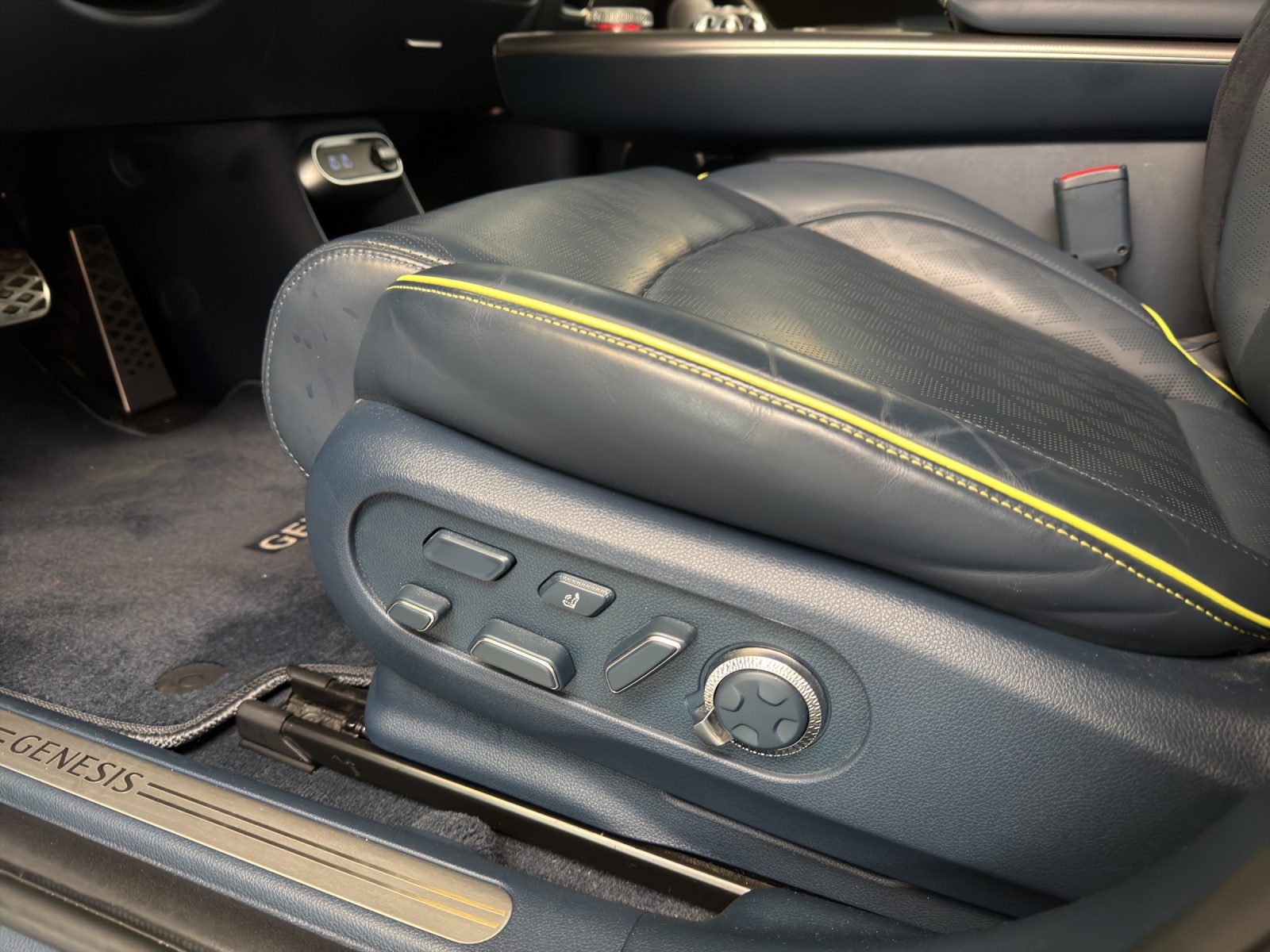 GENESIS GV60 77.4 kWh Sport Plus AWD-image-17