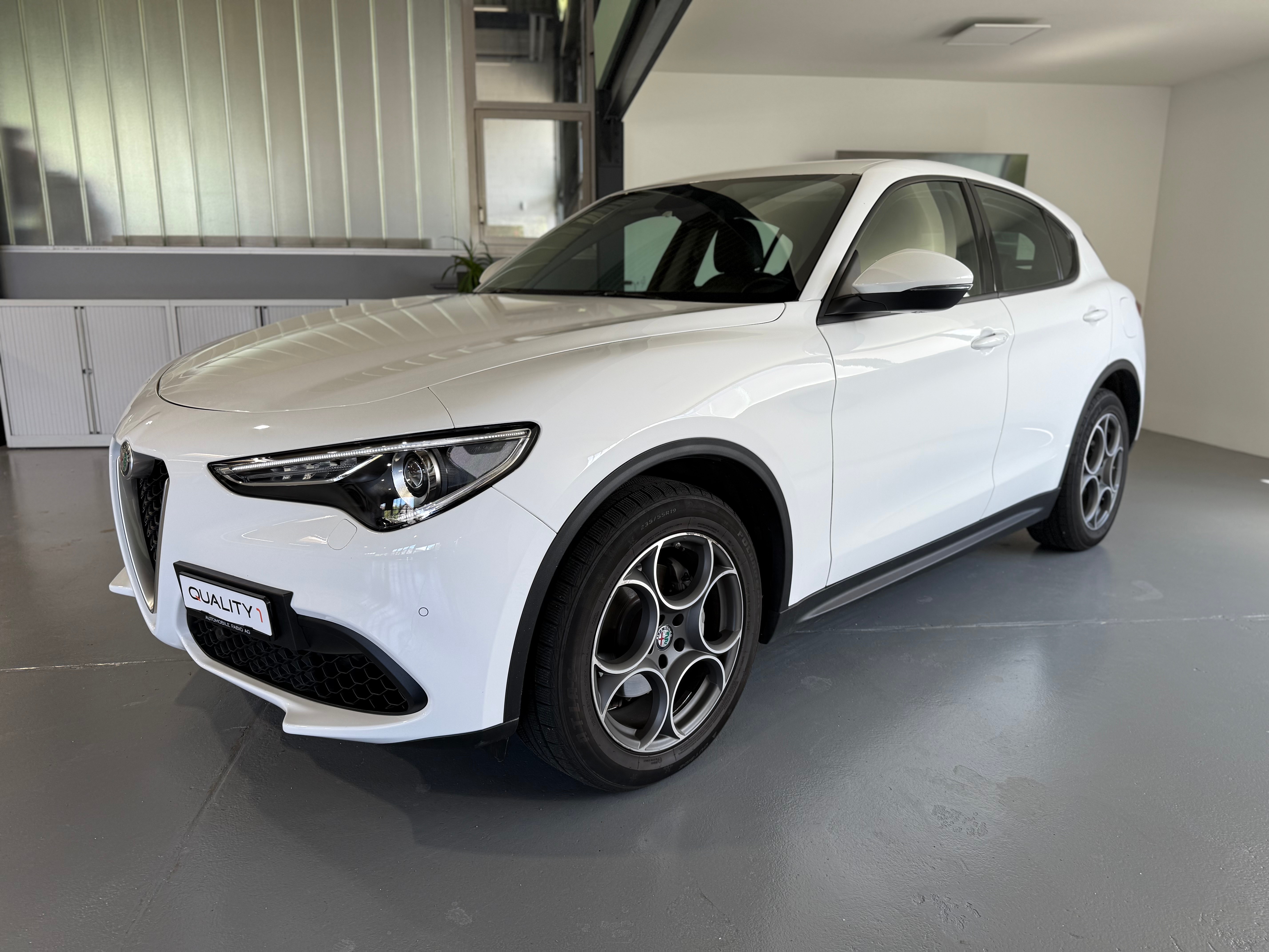 ALFA ROMEO Stelvio 2.0 Super Q4 (SUV / Geländewagen) Alfa Romeo ALFA ROMEO Stelvio 2.0 Super Q4 (SUV / Geländewagen)