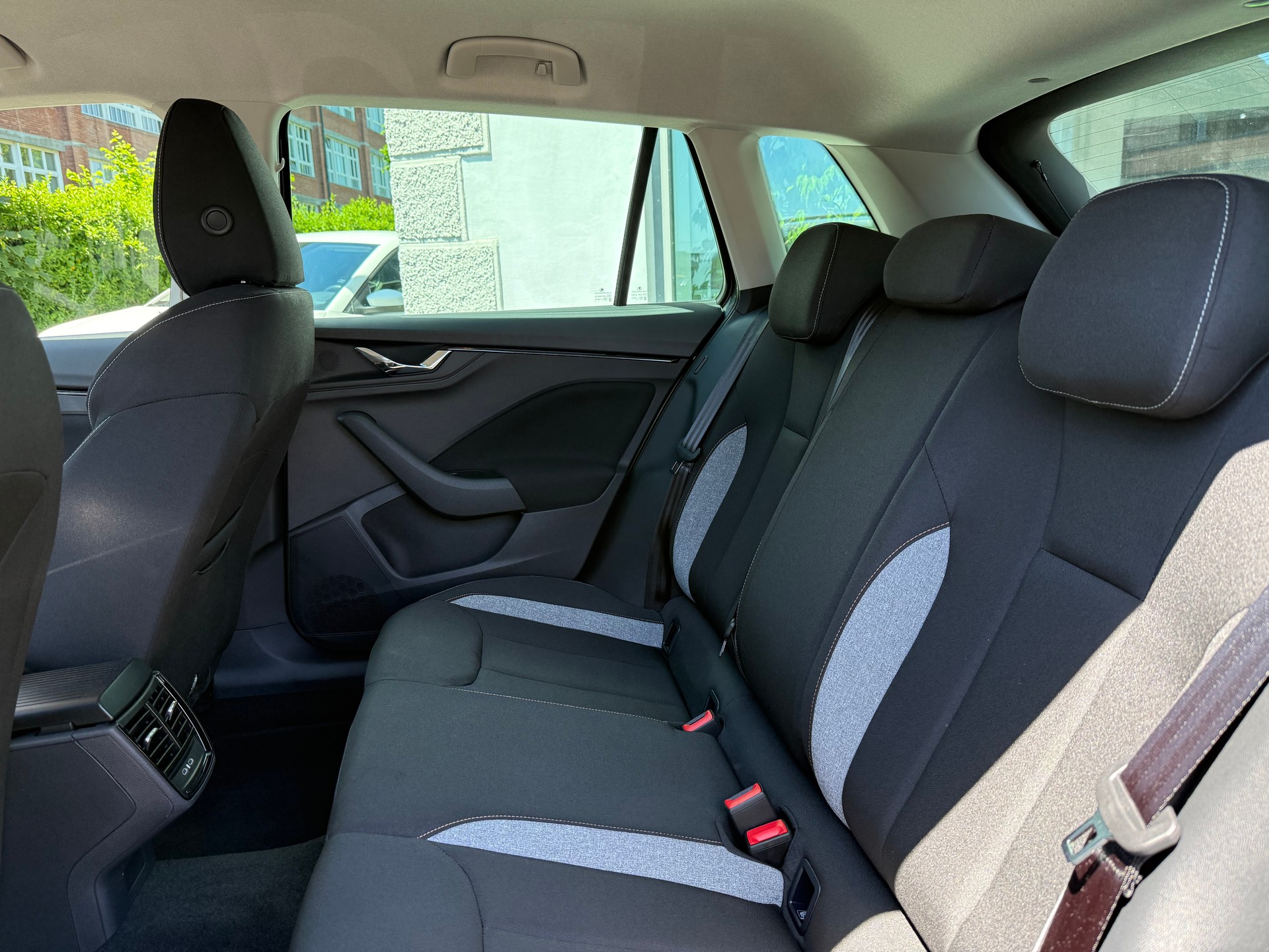 SKODA Kamiq 1.0 TSI Selection DSG-image-4