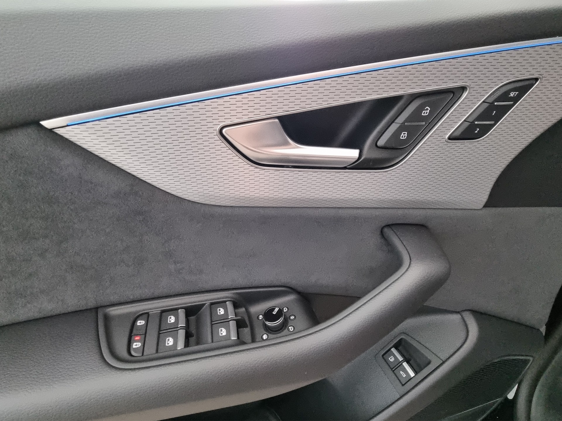 AUDI Q8 TFSI e quattro 290 kW tiptronic-image-11