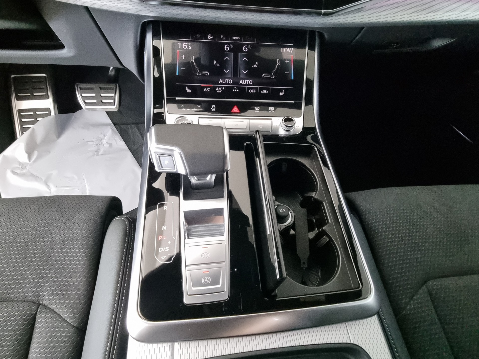 AUDI Q8 TFSI e quattro 290 kW tiptronic-image-9