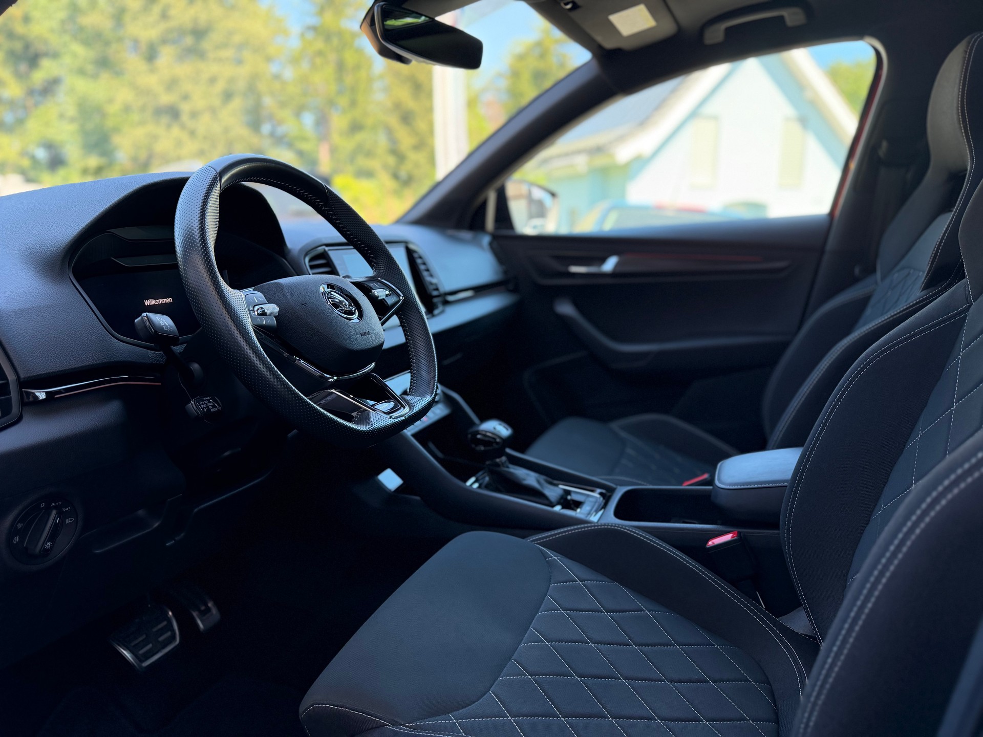 SKODA Karoq 2.0 TSI SportLine 4x4 DSG-image-11