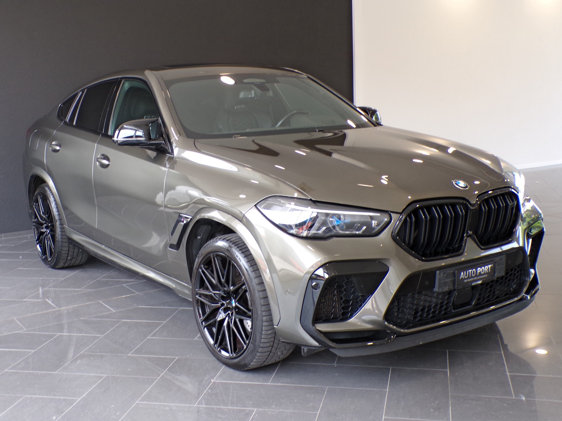 BMW X6M Steptronic M Competition-showroom-element-3