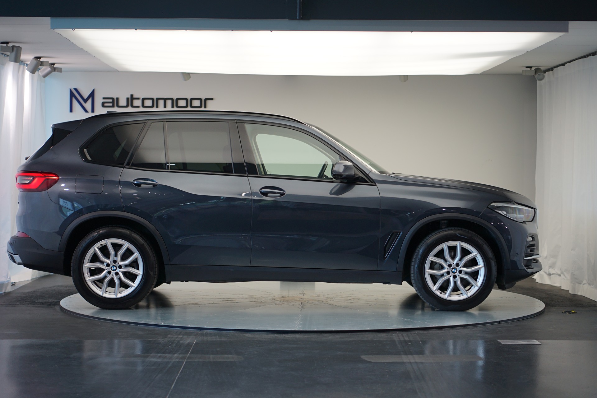 BMW X5 xDrive 30d Steptronic *CH-Fahrzeug* *AHK* *HuD*-showroom-element-3