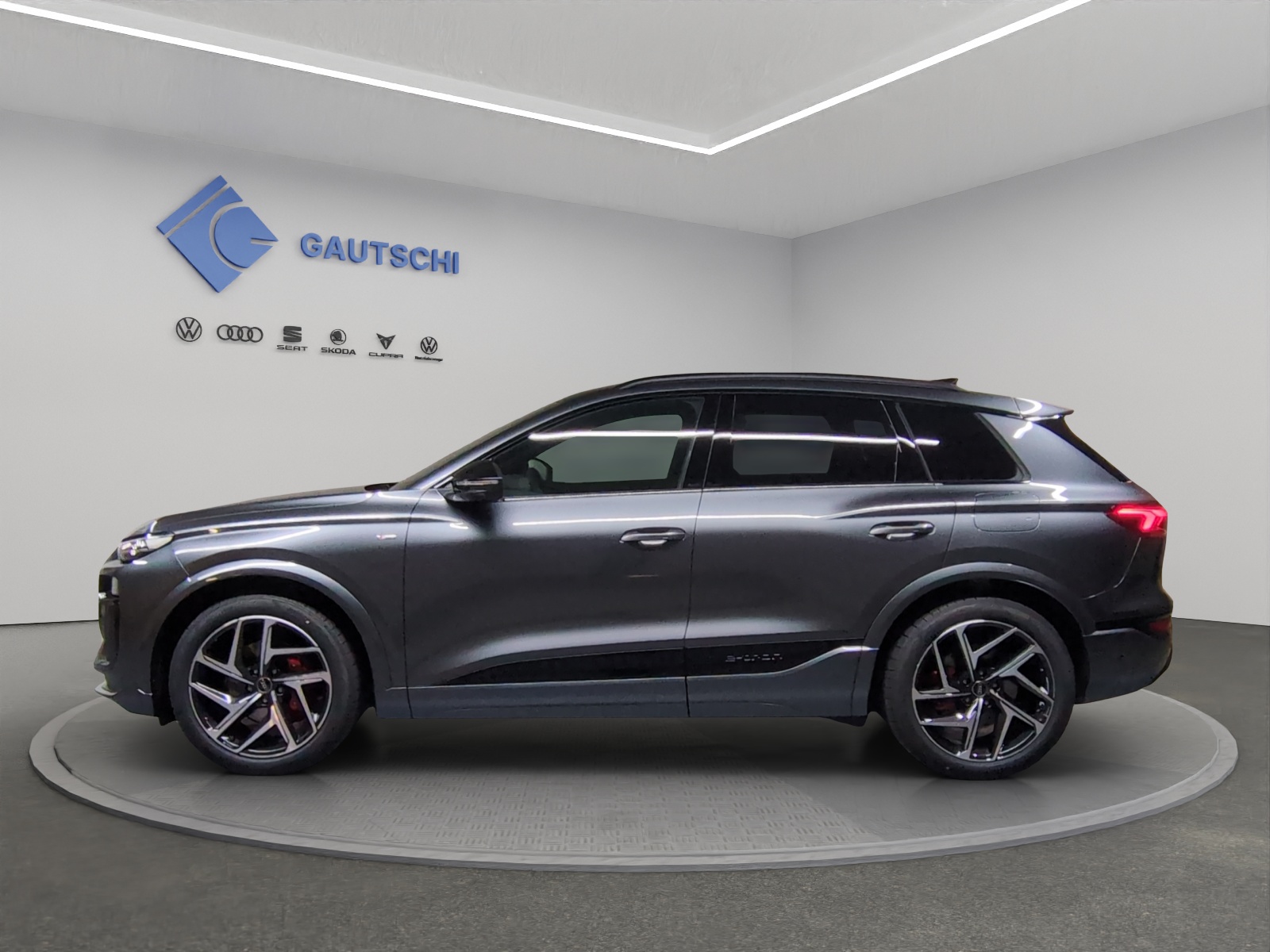 AUDI Q6 e-tron quattro-image-1