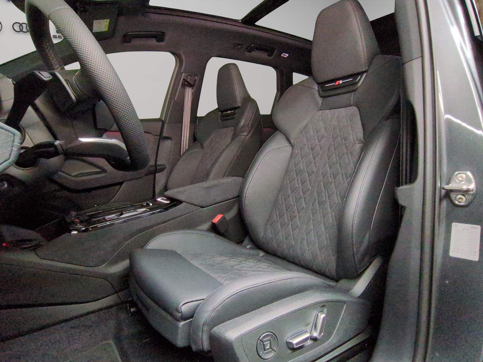 AUDI Q6 e-tron quattro-image-5