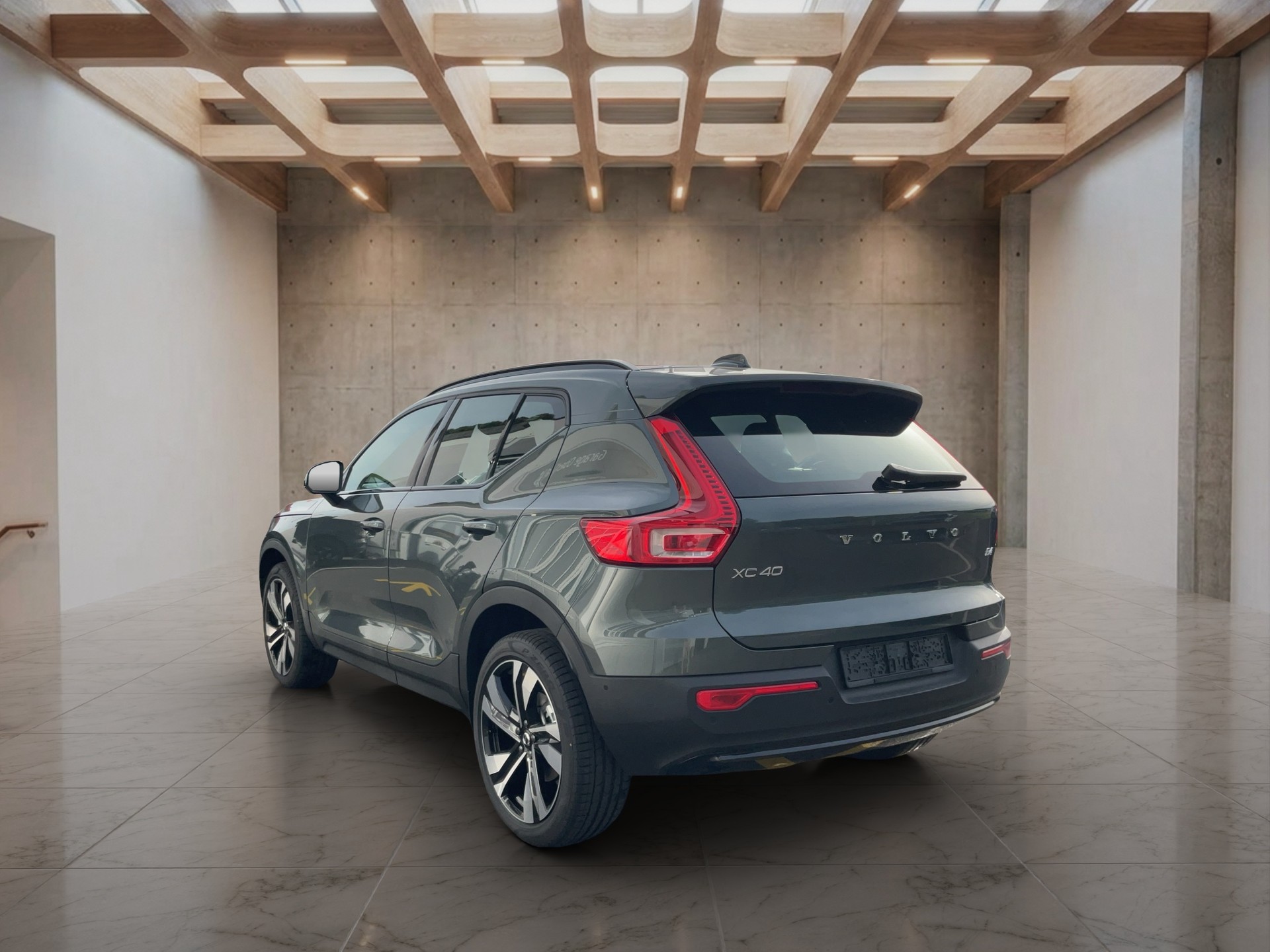 VOLVO XC40 2.0 B4 MH Ultra Dark-image-3