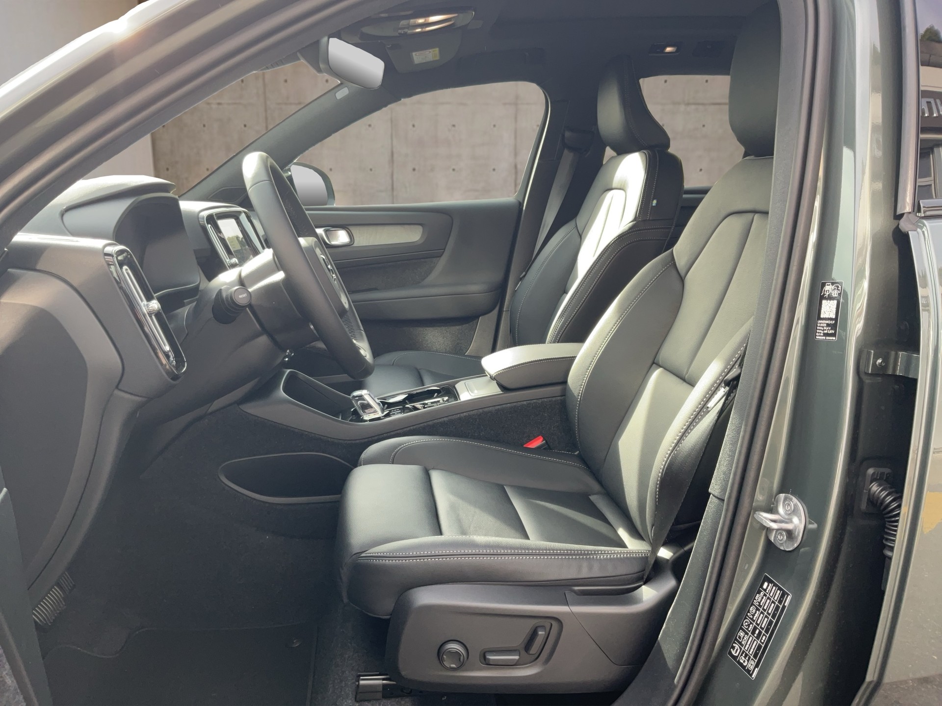 VOLVO XC40 2.0 B4 MH Ultra Dark-image-10