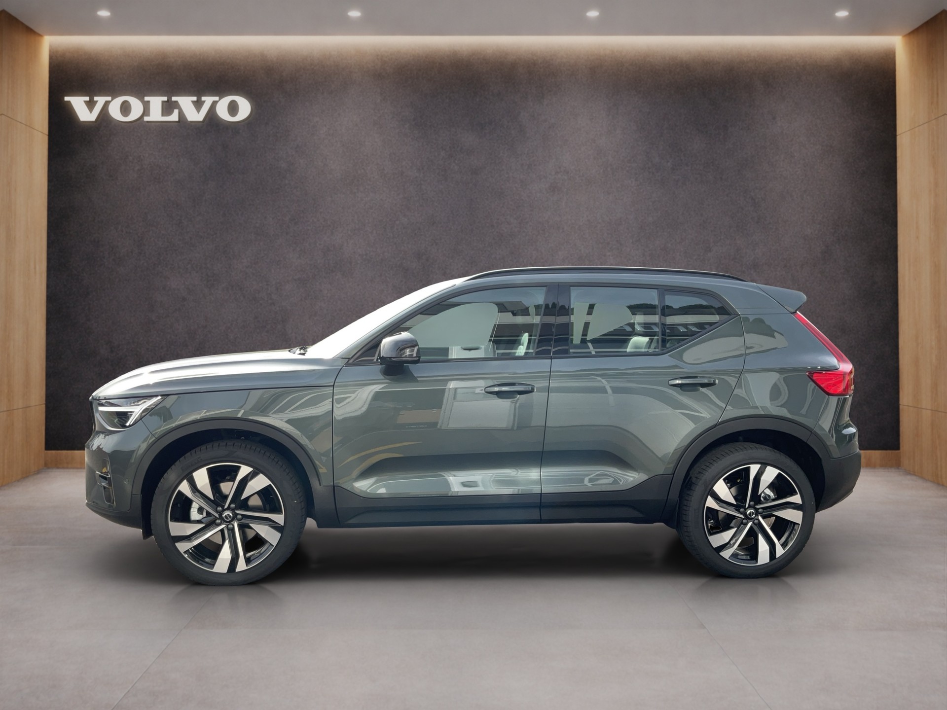 VOLVO XC40 2.0 B4 MH Ultra Dark-image-2